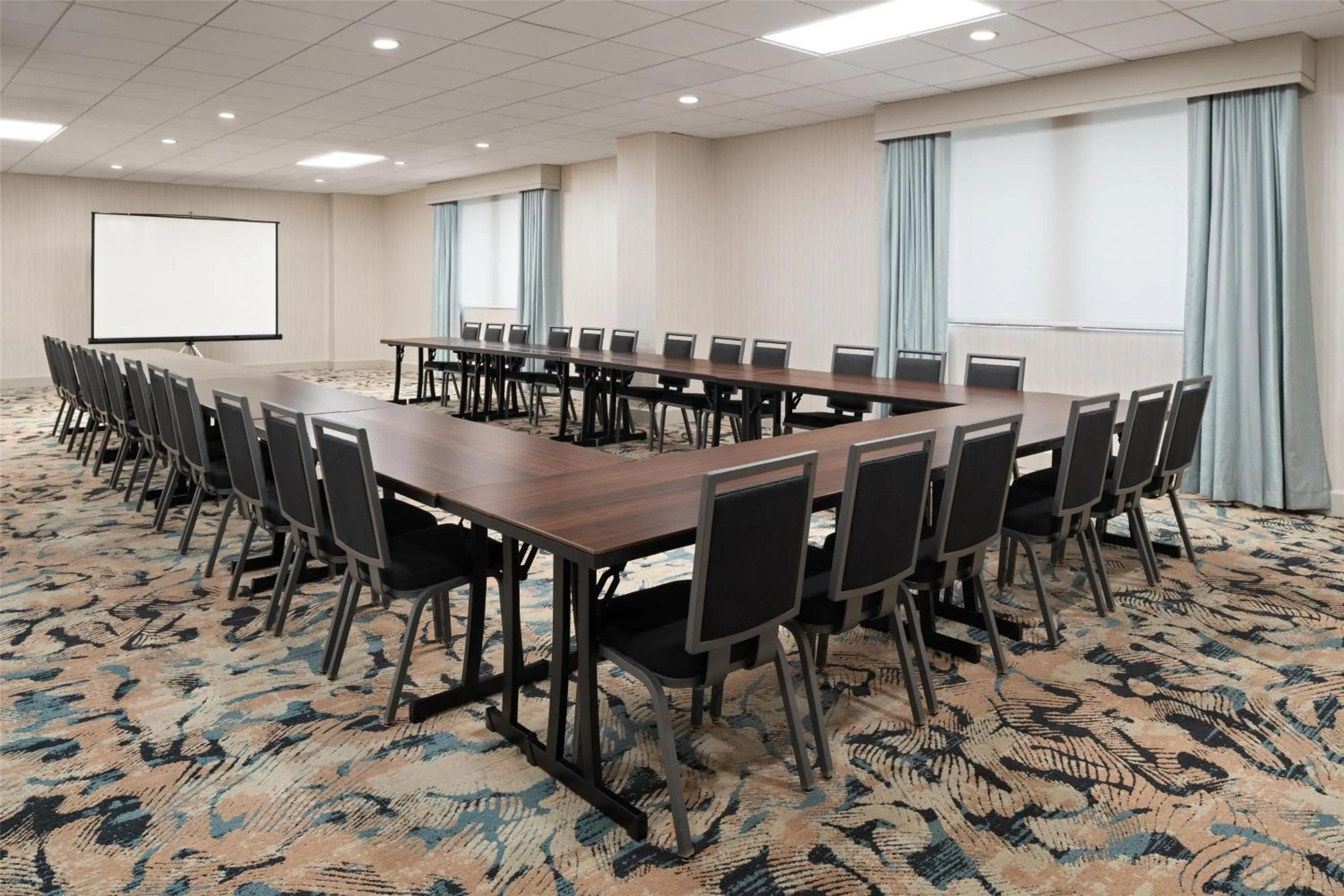 Meeting/conference room in DoubleTree by Hilton Virginia Beach