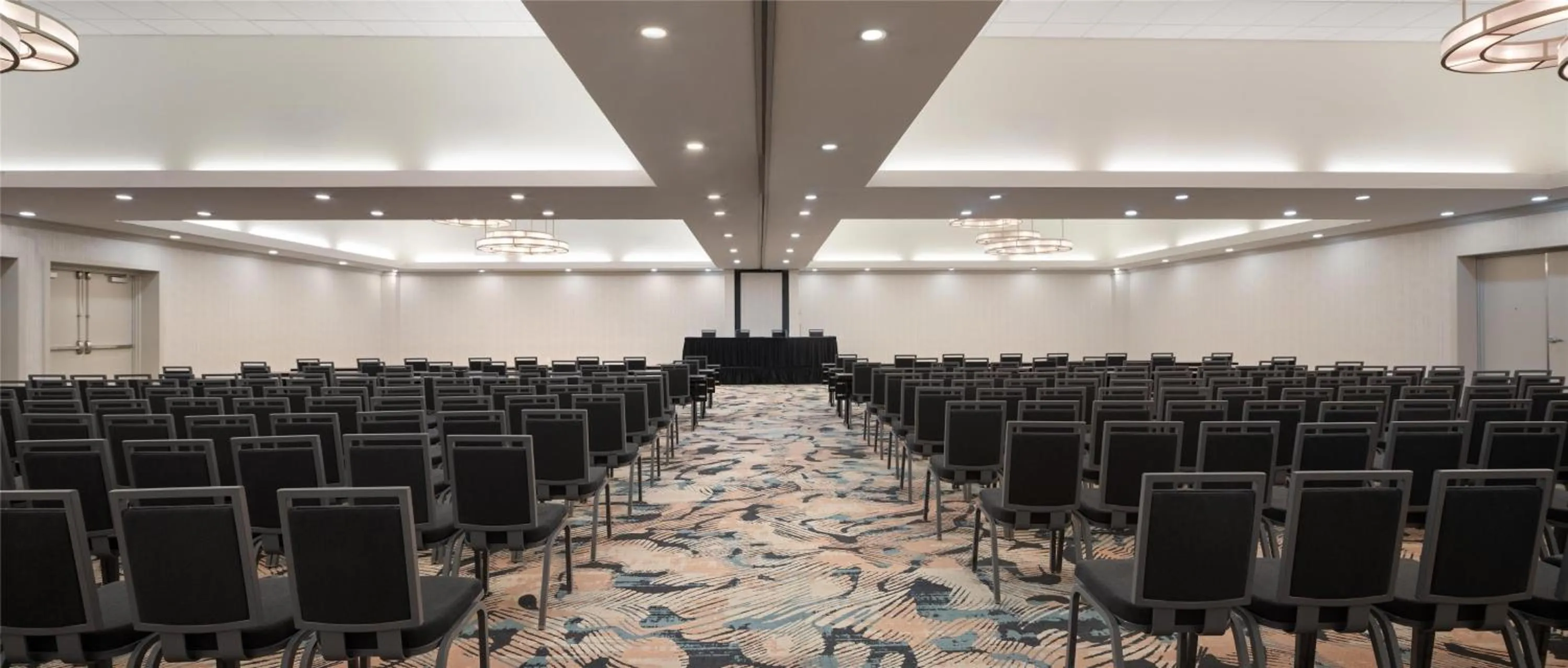Meeting/conference room in DoubleTree by Hilton Virginia Beach