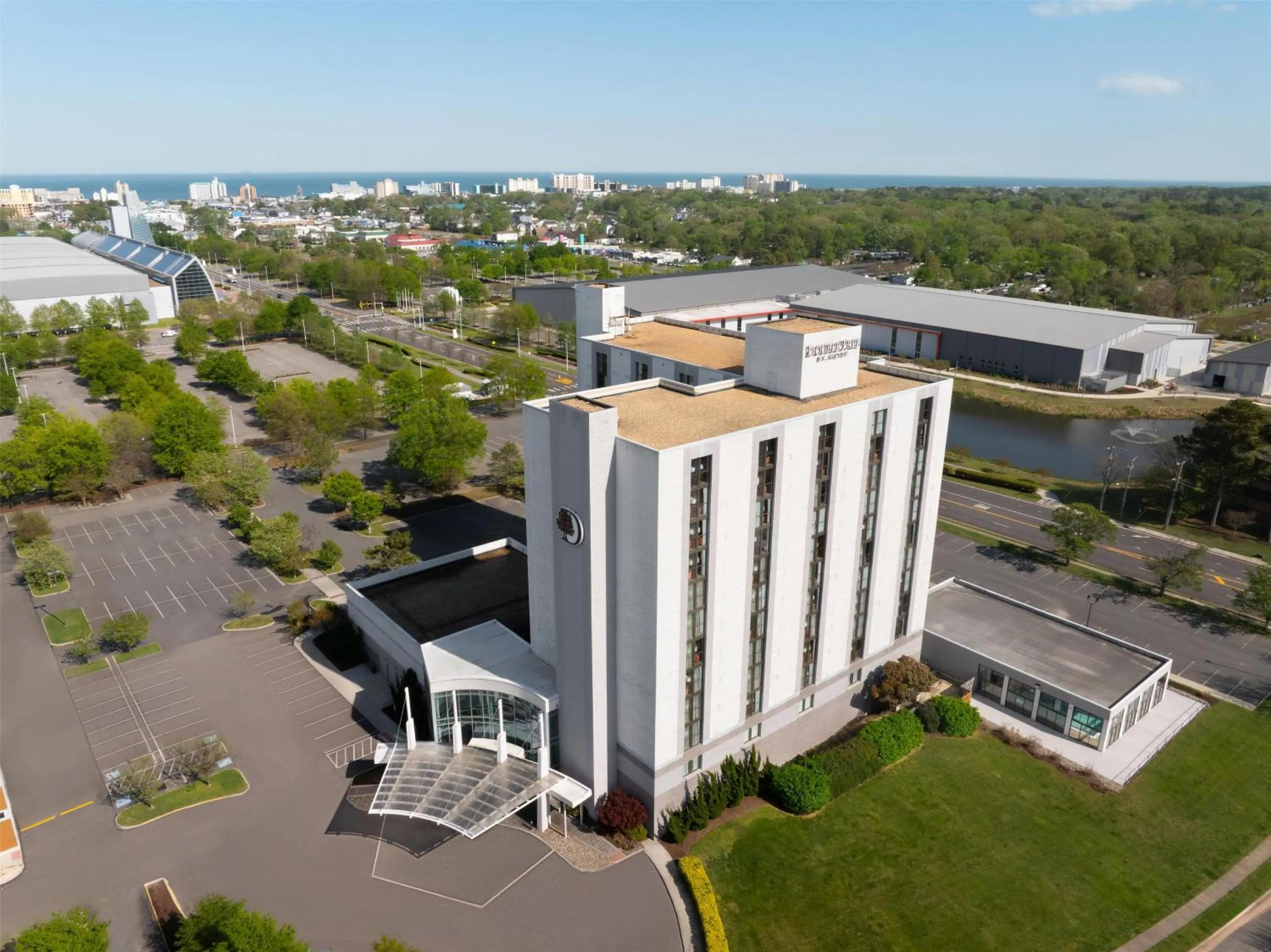 Property building in DoubleTree by Hilton Virginia Beach
