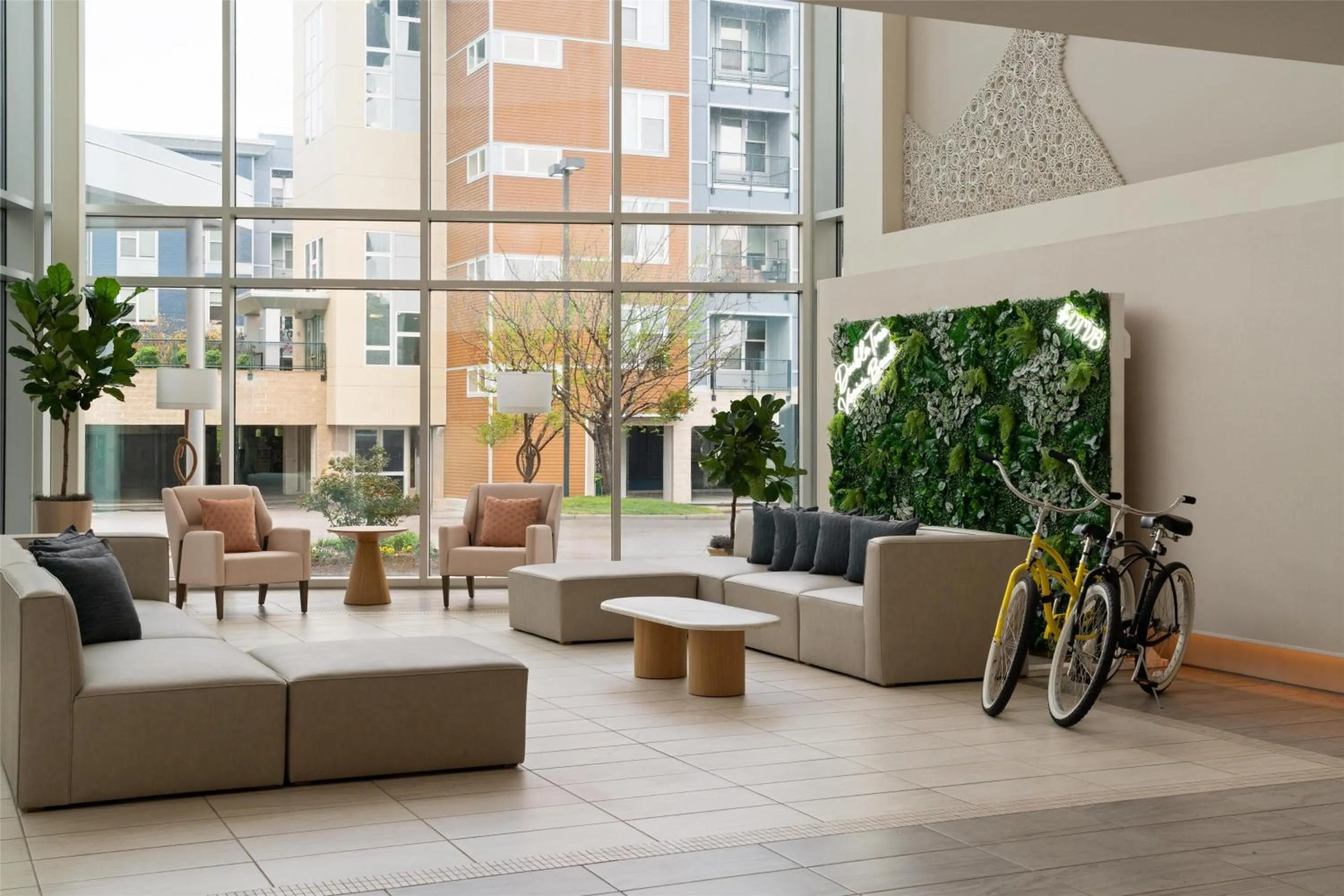 Lobby or reception in DoubleTree by Hilton Virginia Beach