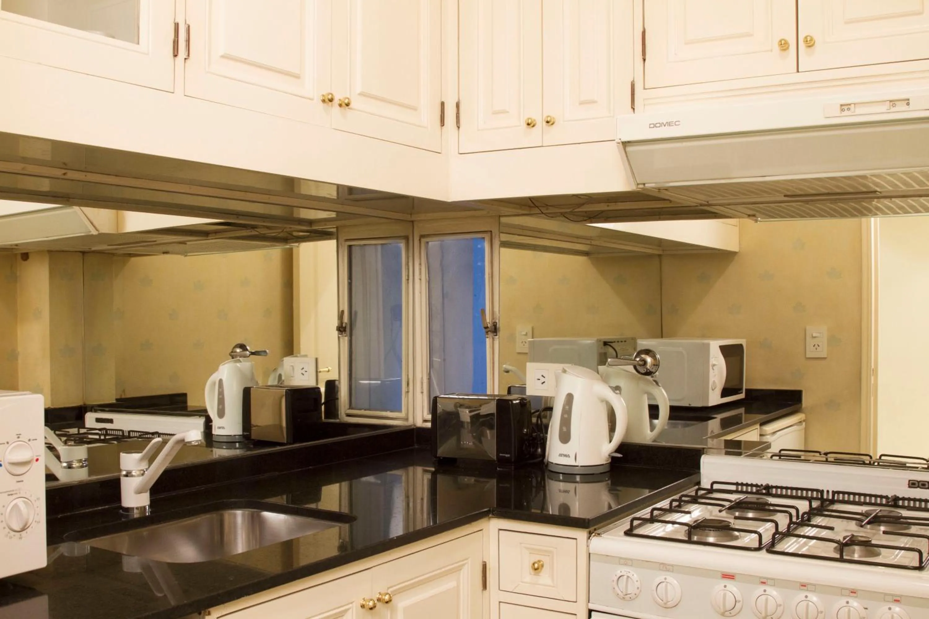 Kitchen or kitchenette in Mayla Apartments