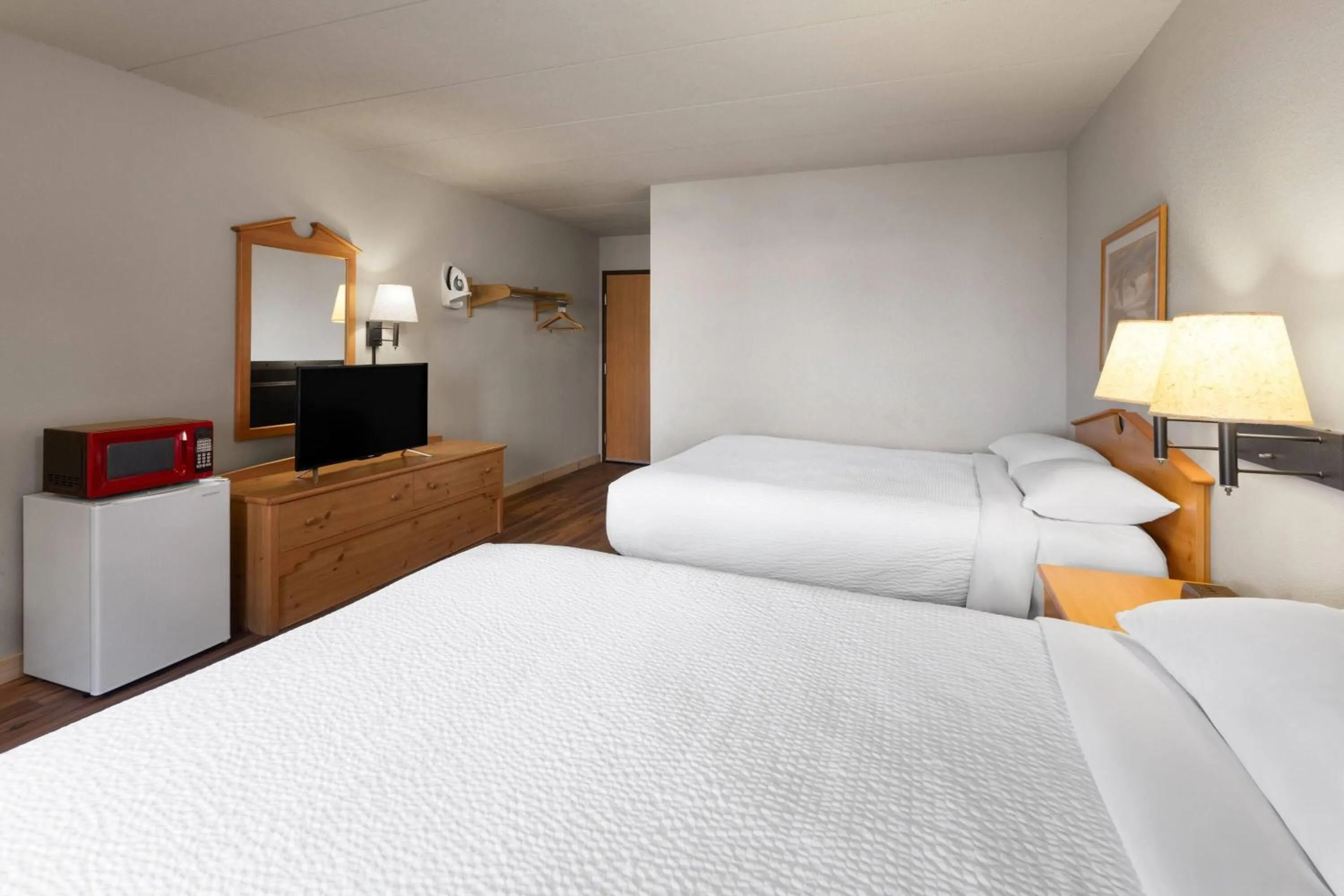 Photo of the whole room, Bed in Shell Lake Lodge, a Travelodge by Wyndham