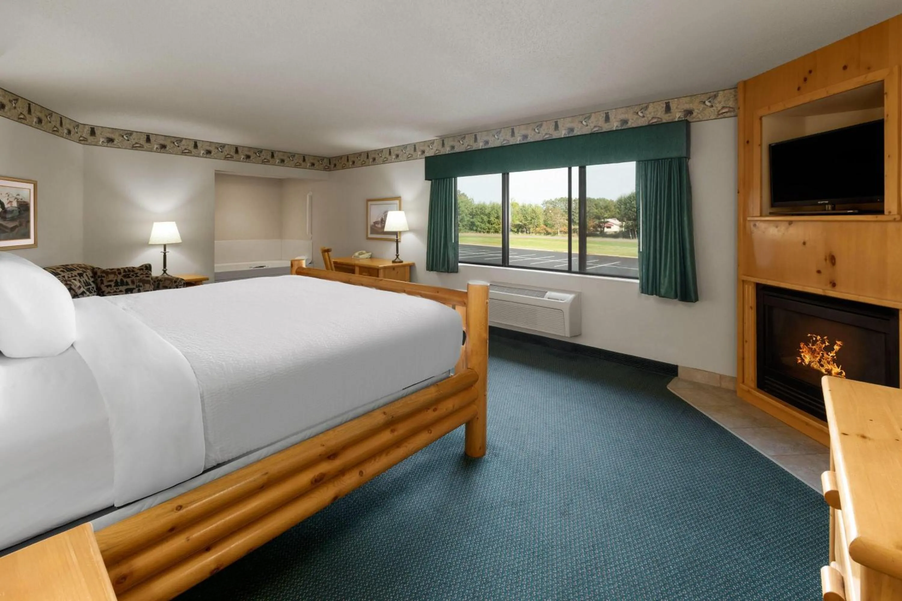 Bath, Bed in Shell Lake Lodge, a Travelodge by Wyndham