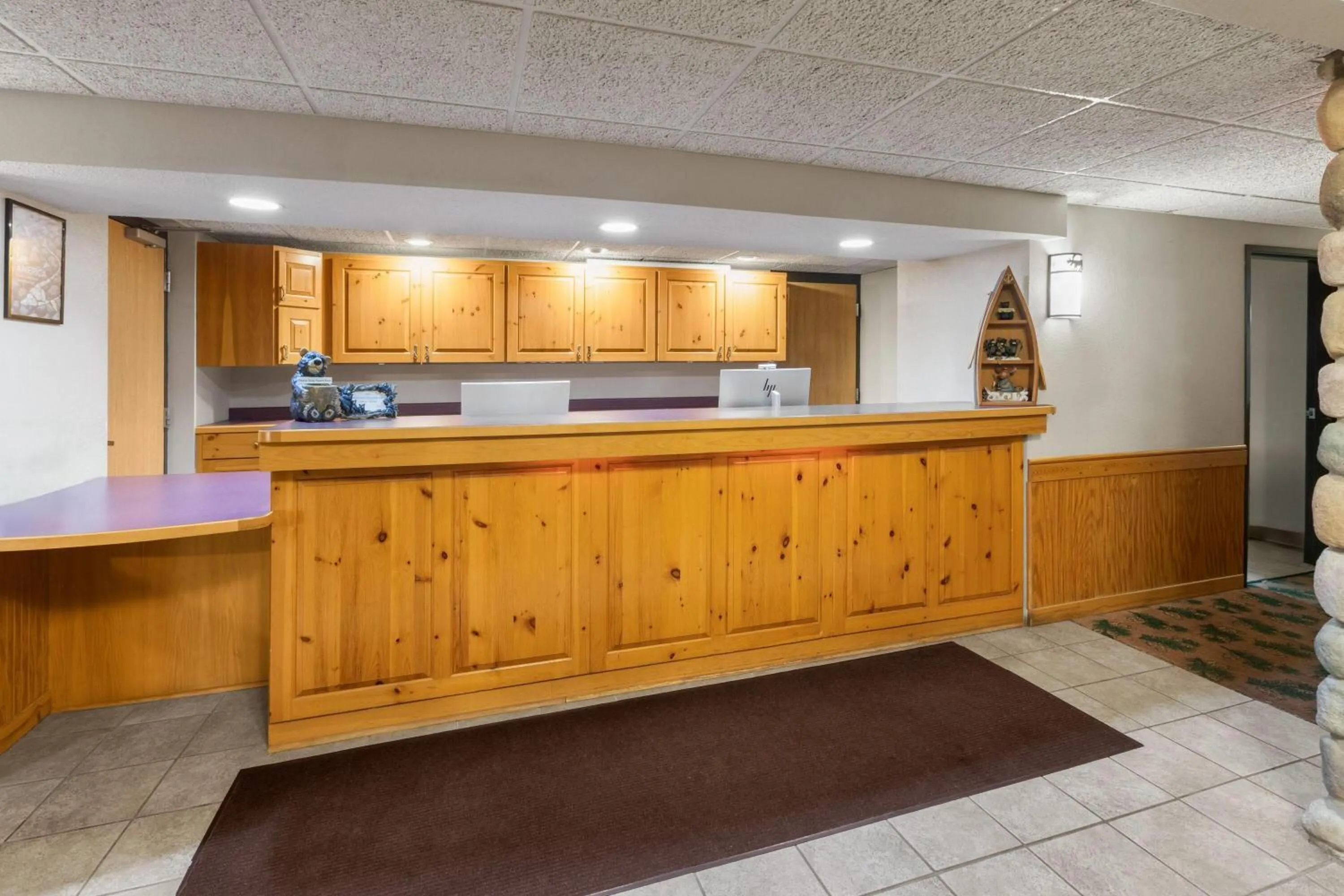 Lobby or reception in Shell Lake Lodge, a Travelodge by Wyndham