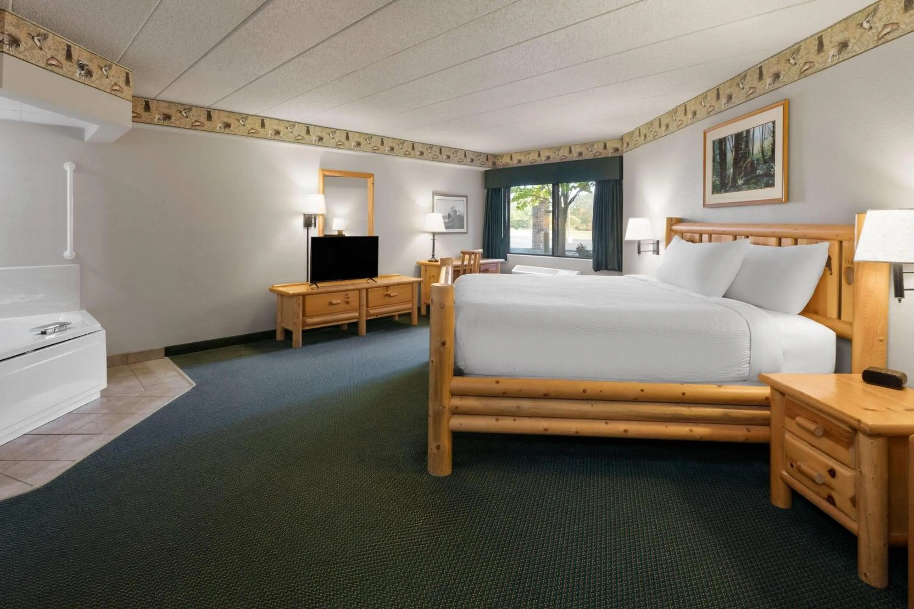 Bath, Bed in Shell Lake Lodge, a Travelodge by Wyndham