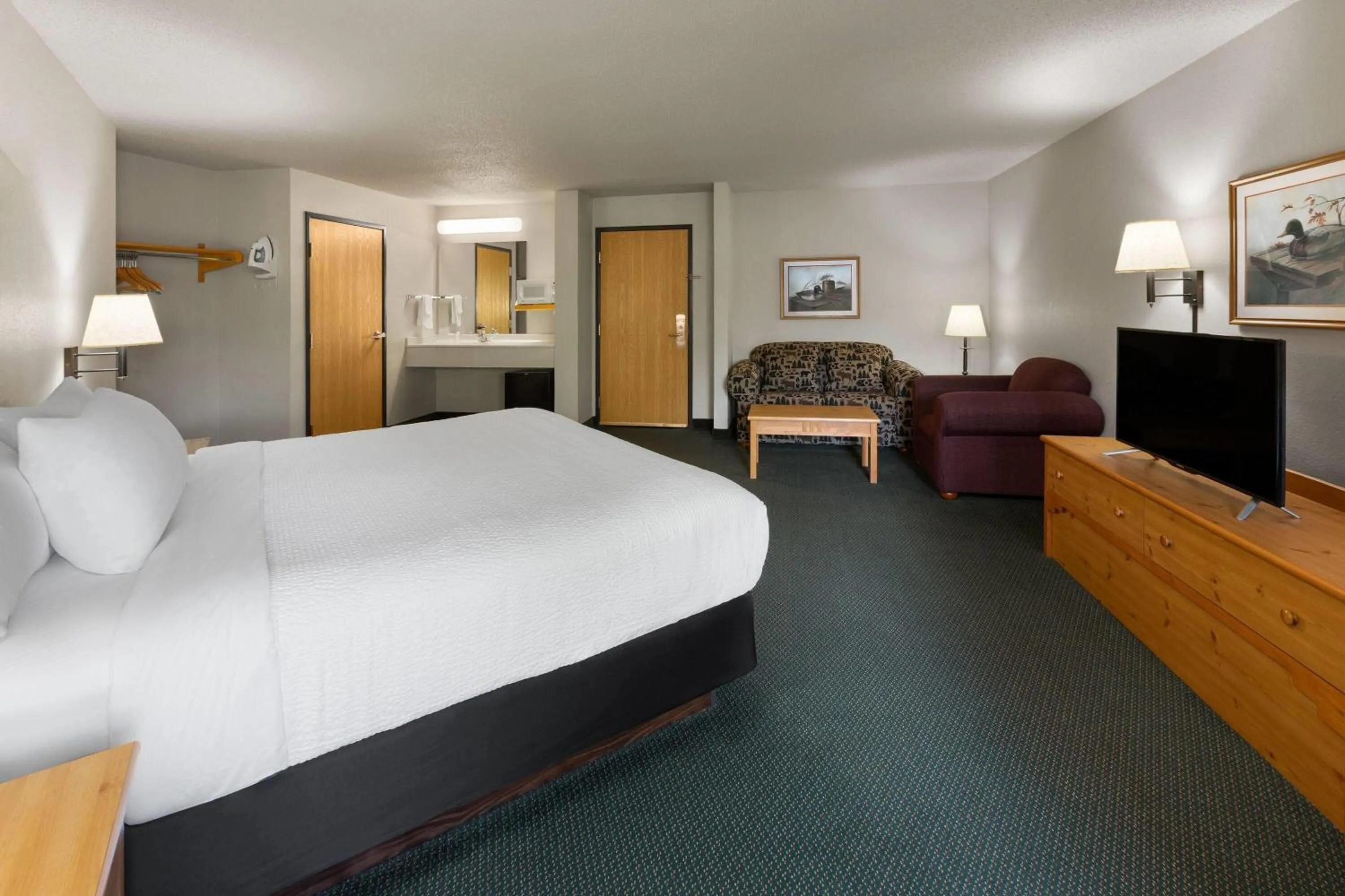 Photo of the whole room, Bed in Shell Lake Lodge, a Travelodge by Wyndham