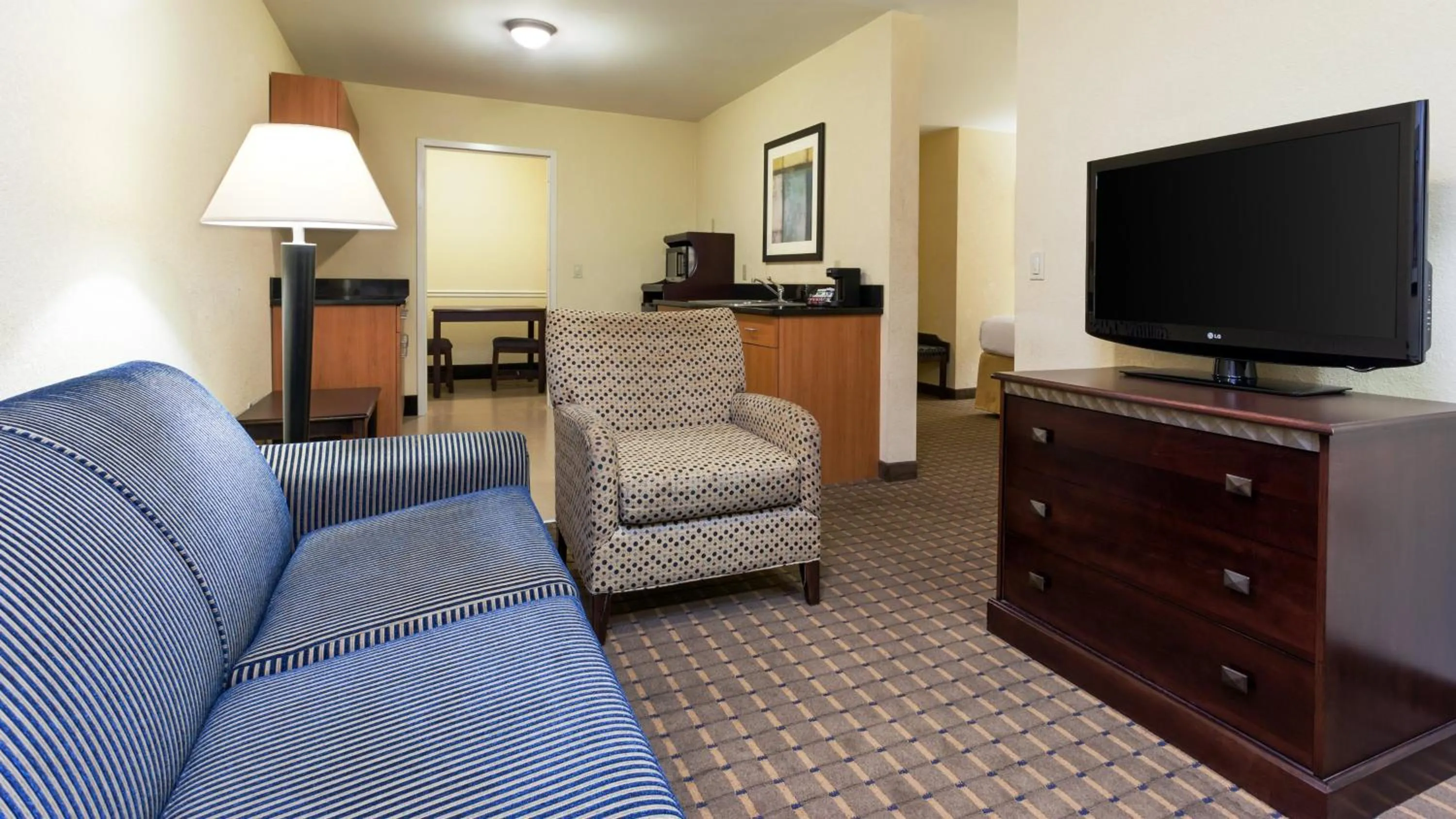 Photo of the whole room in Holiday Inn Express and Suites Allentown West by IHG