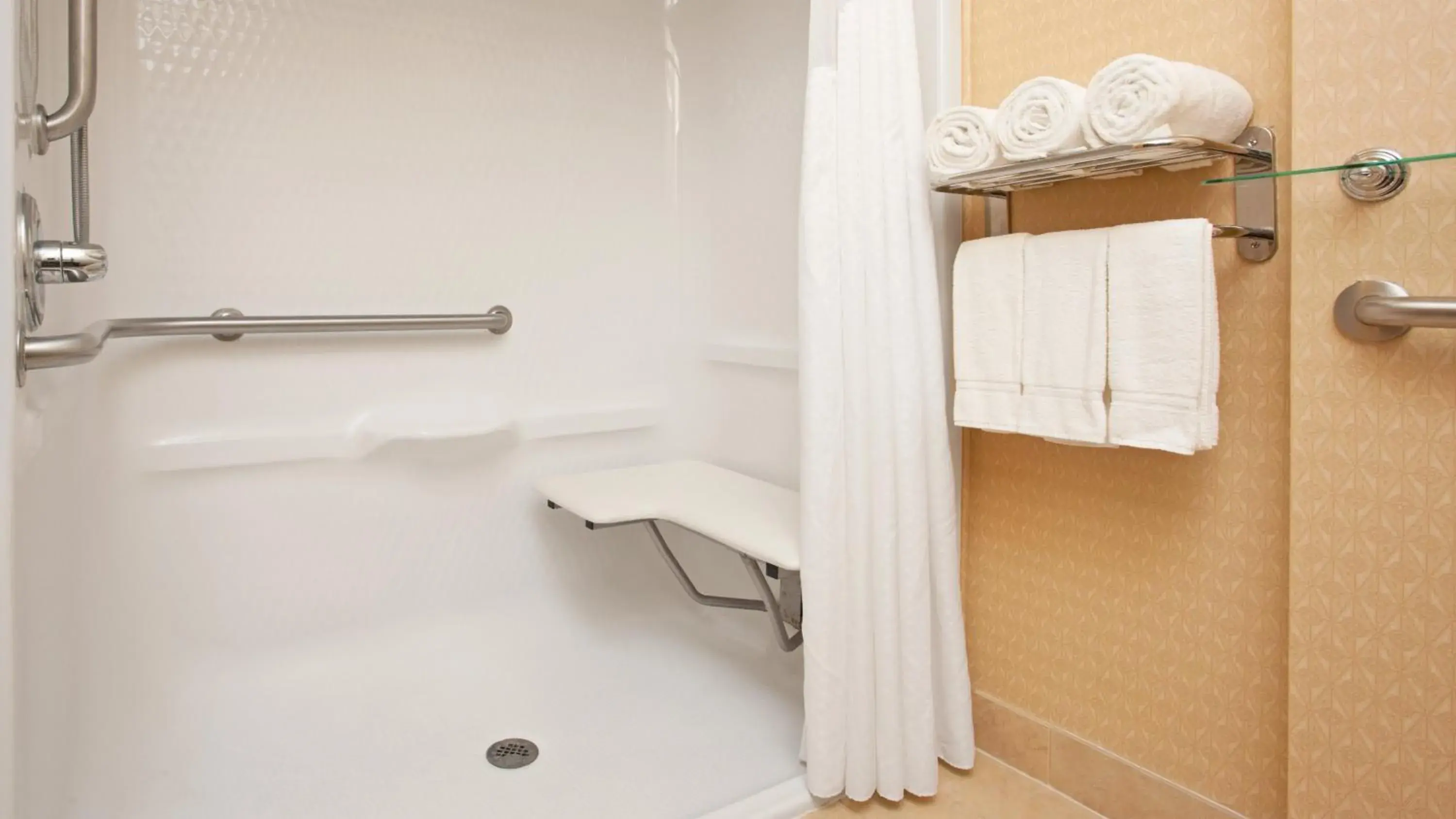 Standard Queen Room with Two Queen Beds and Mobility Accessible Roll-In Shower in Holiday Inn Express and Suites Allentown West by IHG Standard Queen Room with Two Queen Beds and Mobility Accessible Roll-In Shower in Holiday Inn Express and Suites Allentown West by IHG