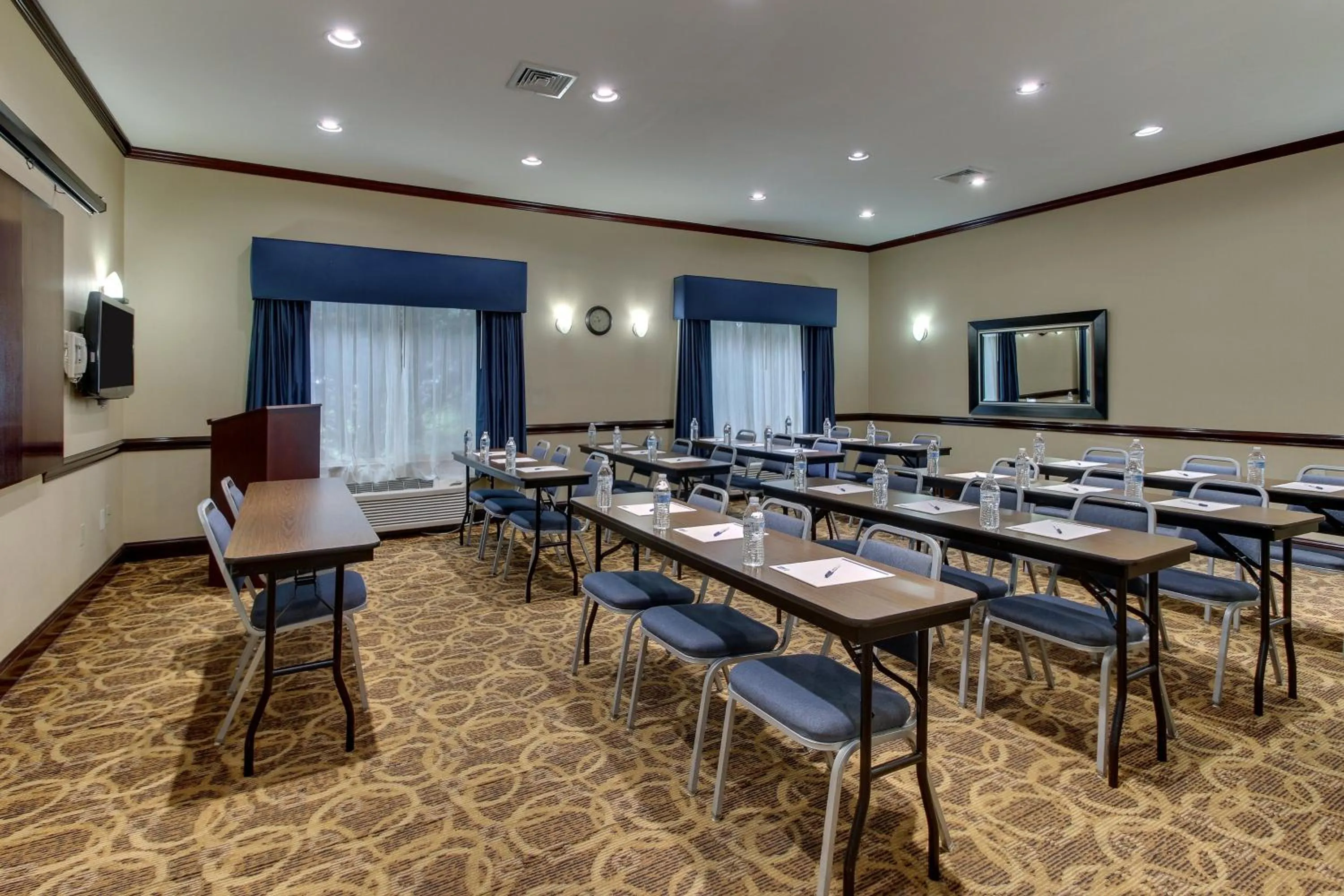 Meeting/conference room in Holiday Inn Express and Suites Allentown West by IHG