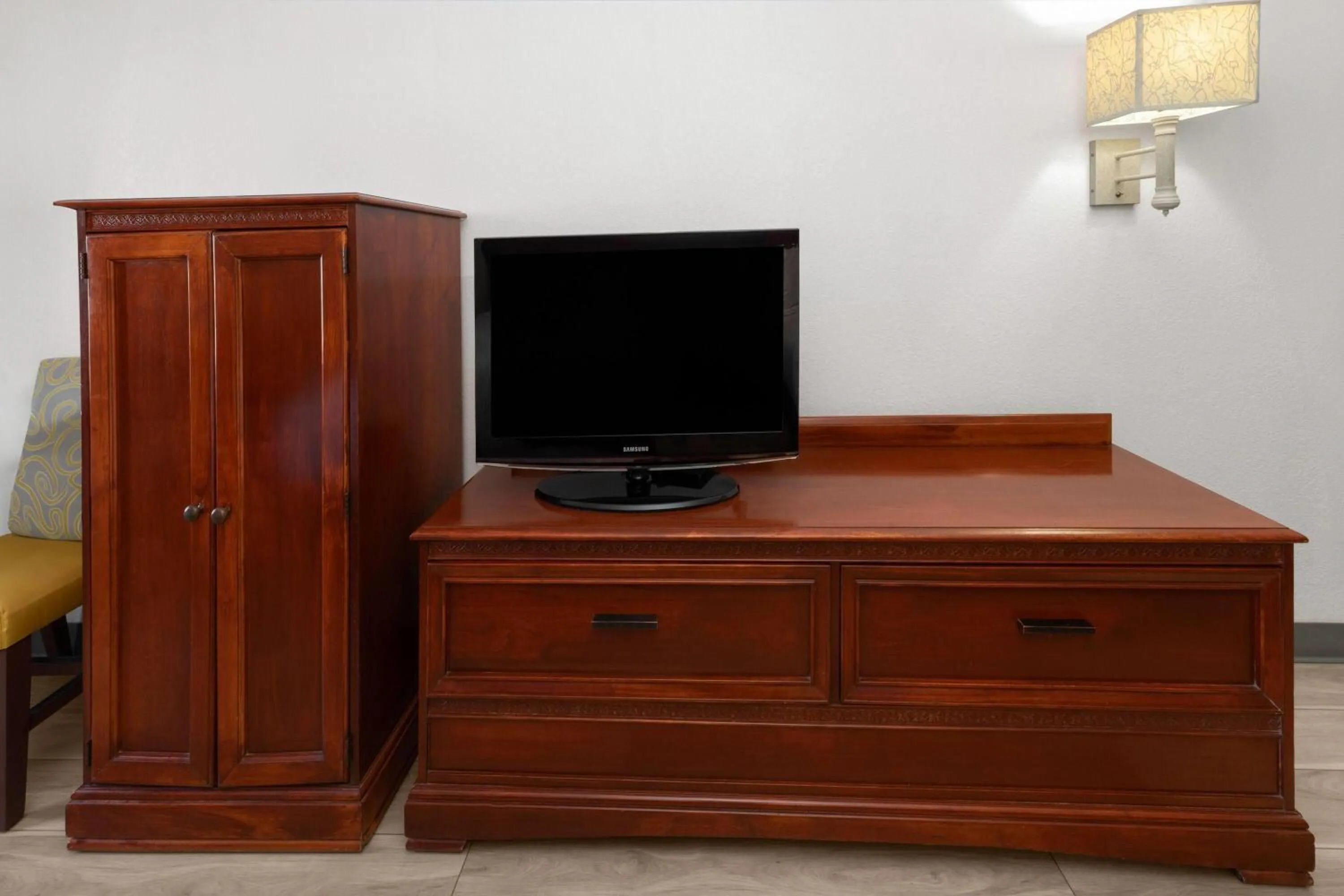 Photo of the whole room in La Quinta by Wyndham San Antonio Airport