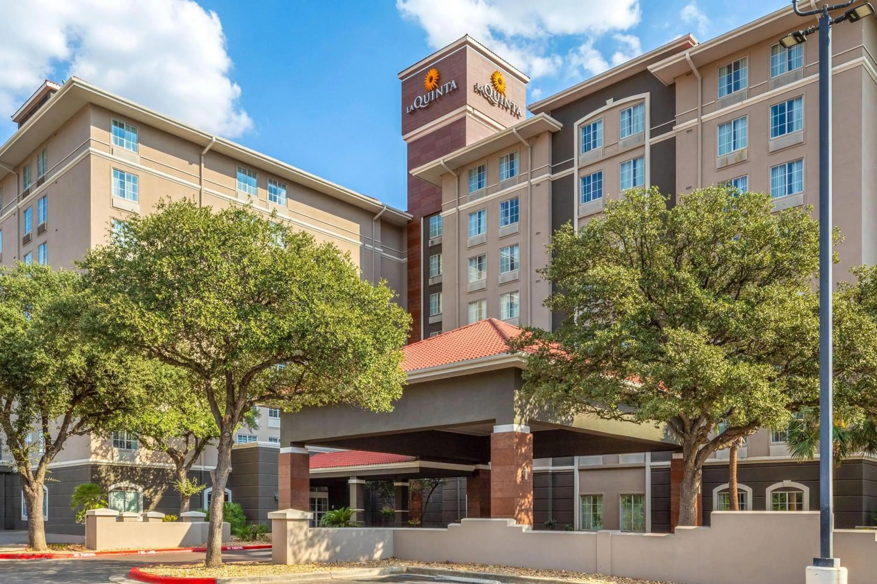 Property building in La Quinta by Wyndham San Antonio Airport