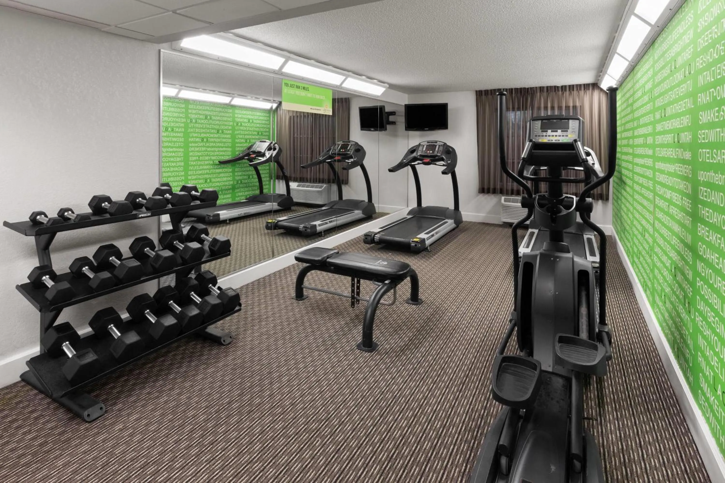 Fitness centre/facilities in La Quinta by Wyndham San Antonio Airport