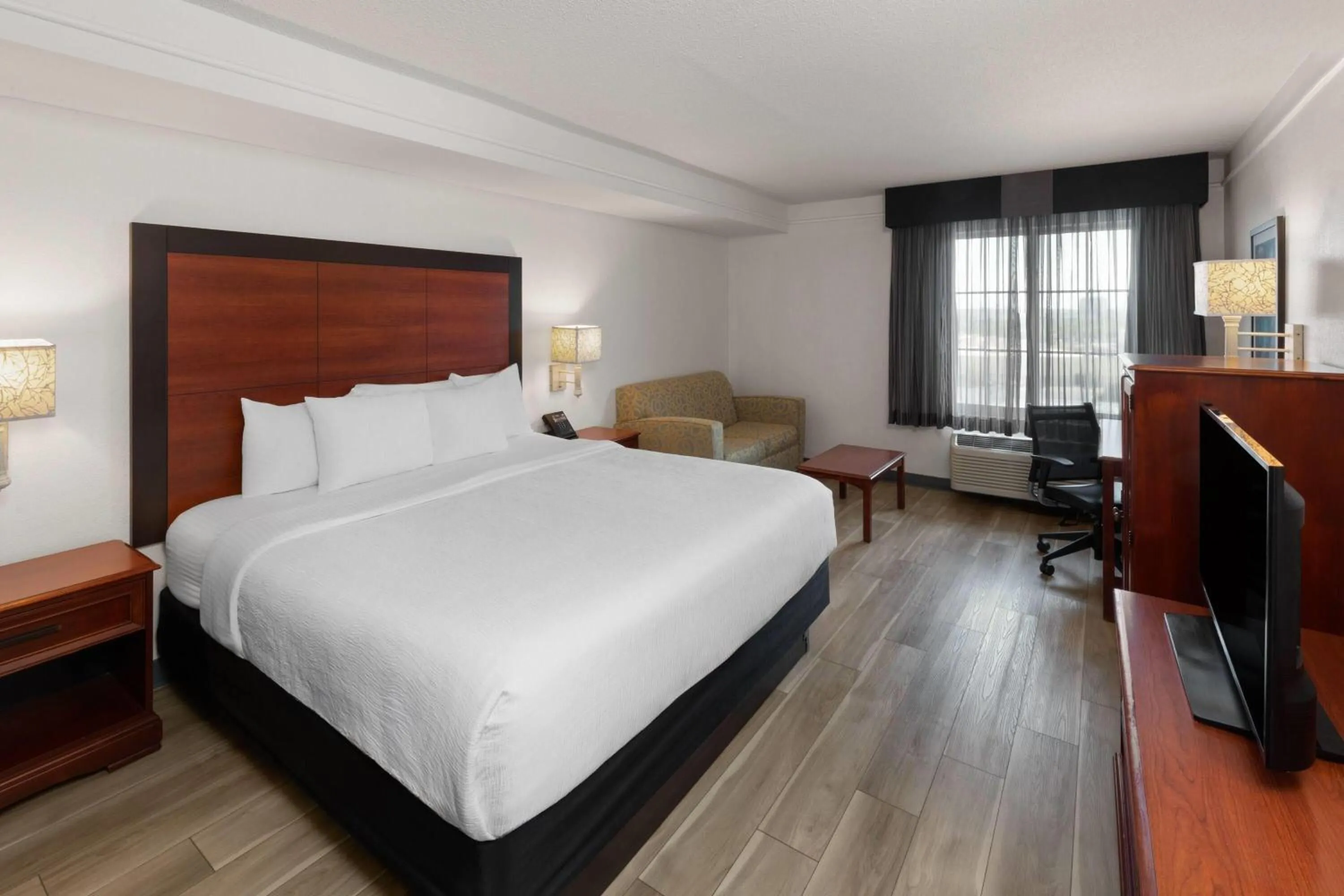 Photo of the whole room, Bed in La Quinta by Wyndham San Antonio Airport