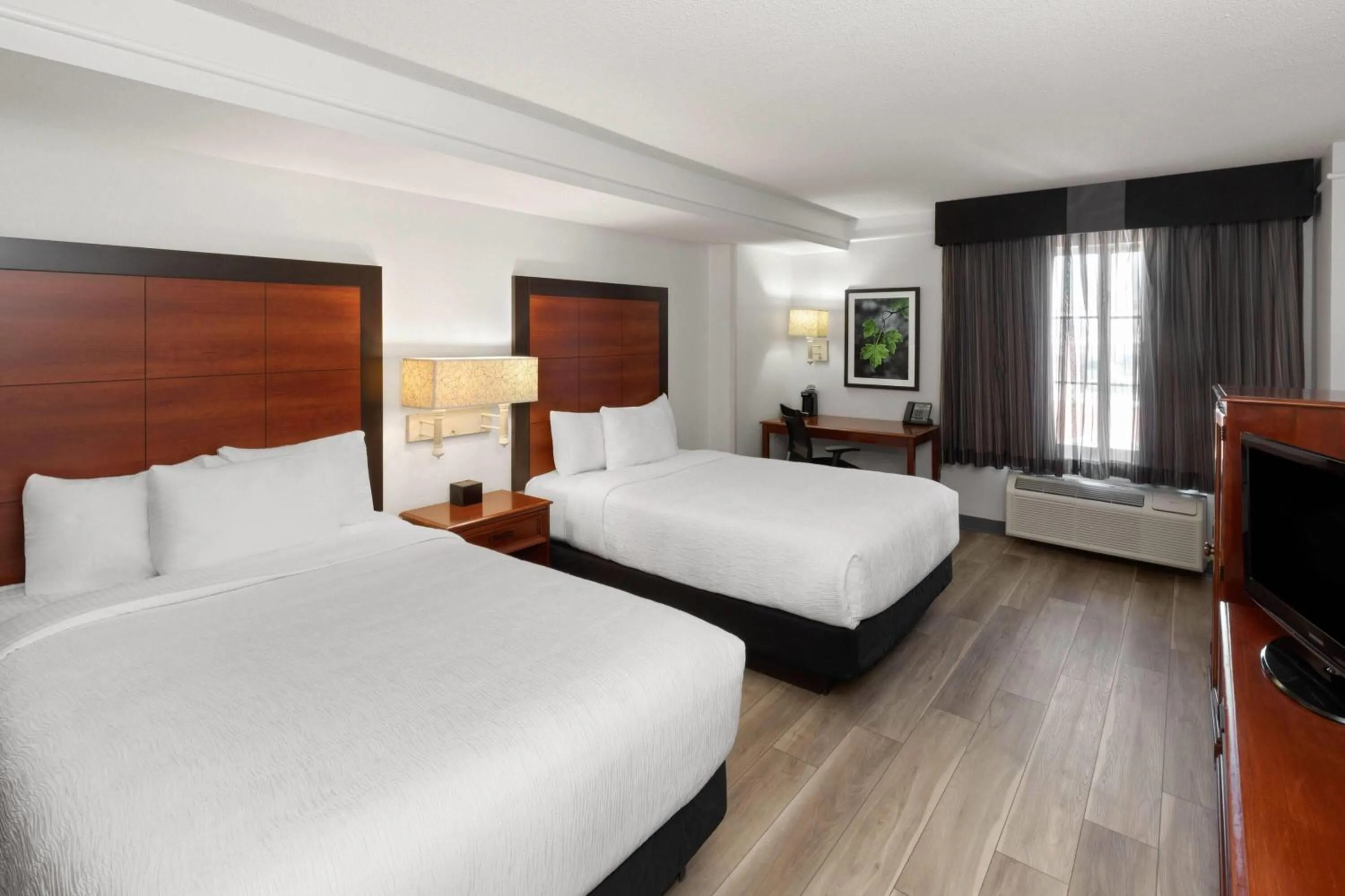 Photo of the whole room, Bed in La Quinta by Wyndham San Antonio Airport