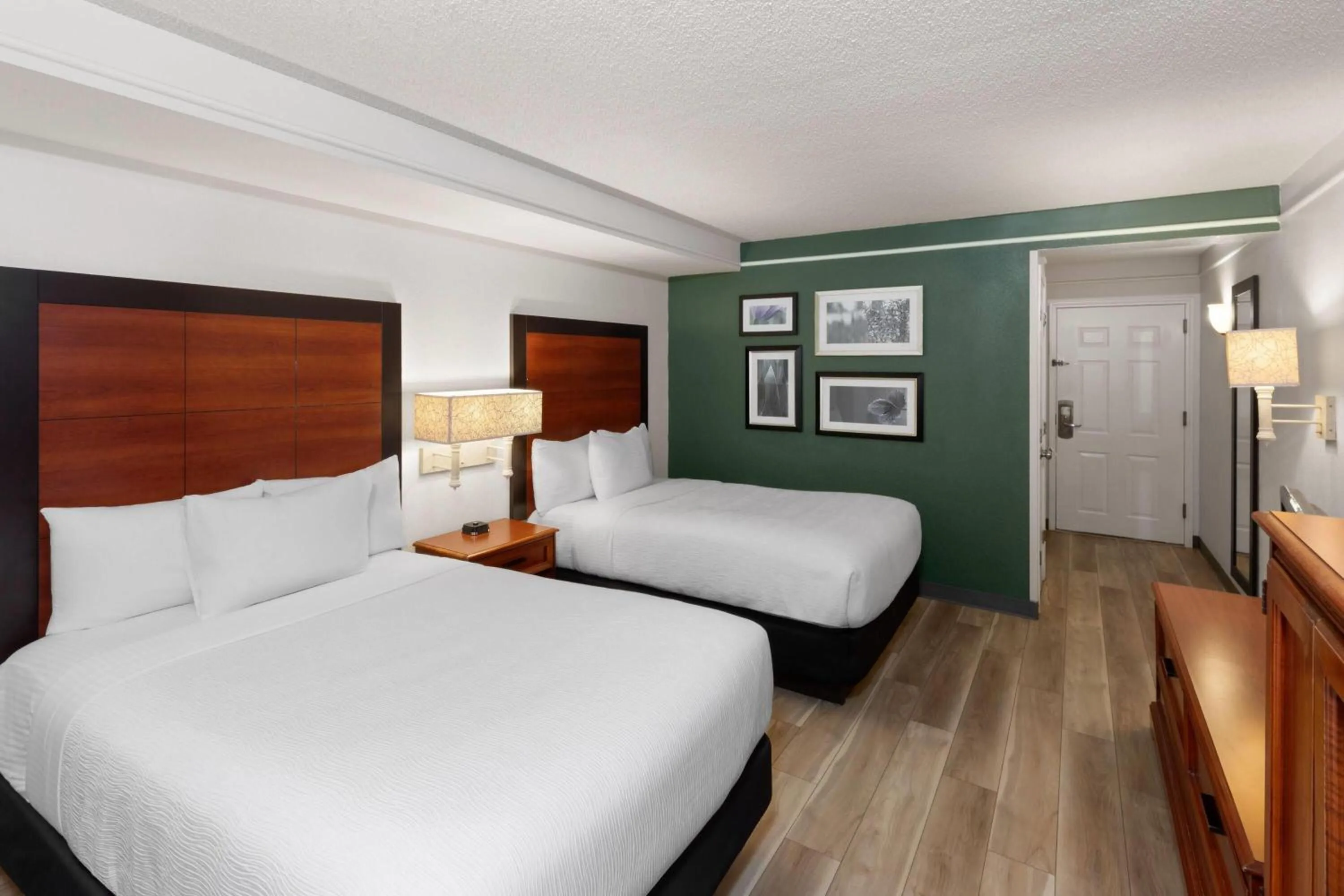 Photo of the whole room, Bed in La Quinta by Wyndham San Antonio Airport