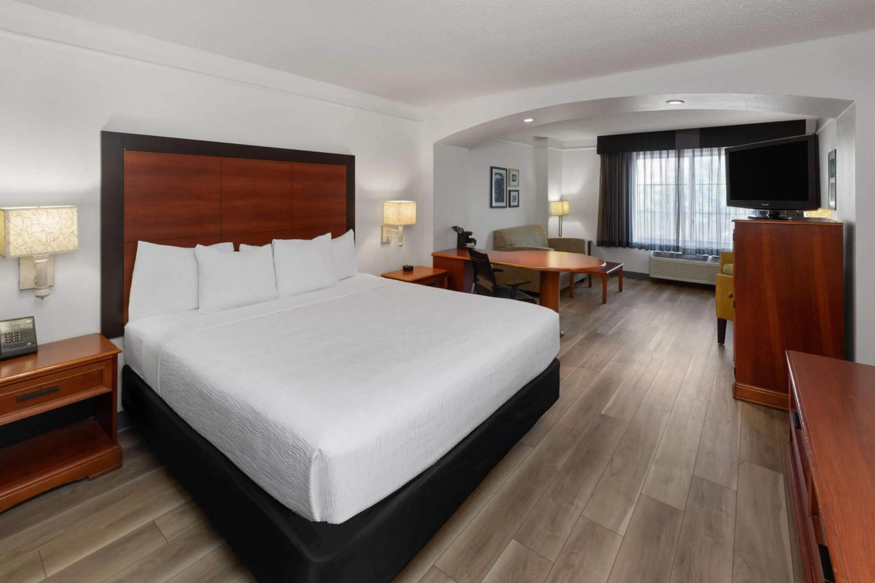 Photo of the whole room, Bed in La Quinta by Wyndham San Antonio Airport