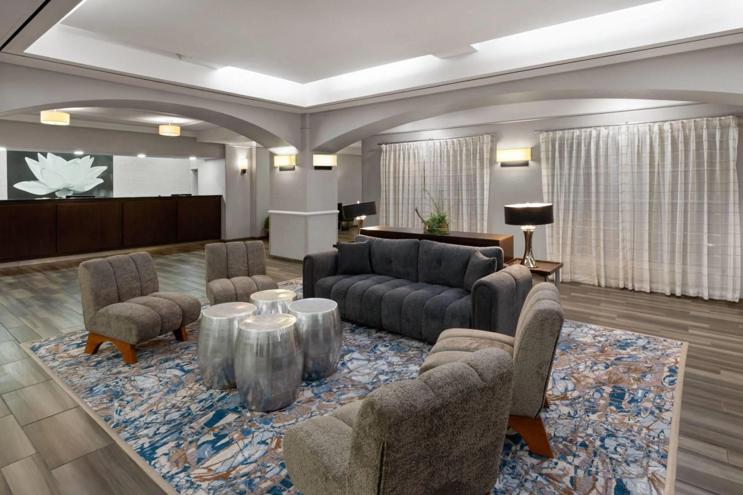 Lobby or reception in La Quinta by Wyndham San Antonio Airport