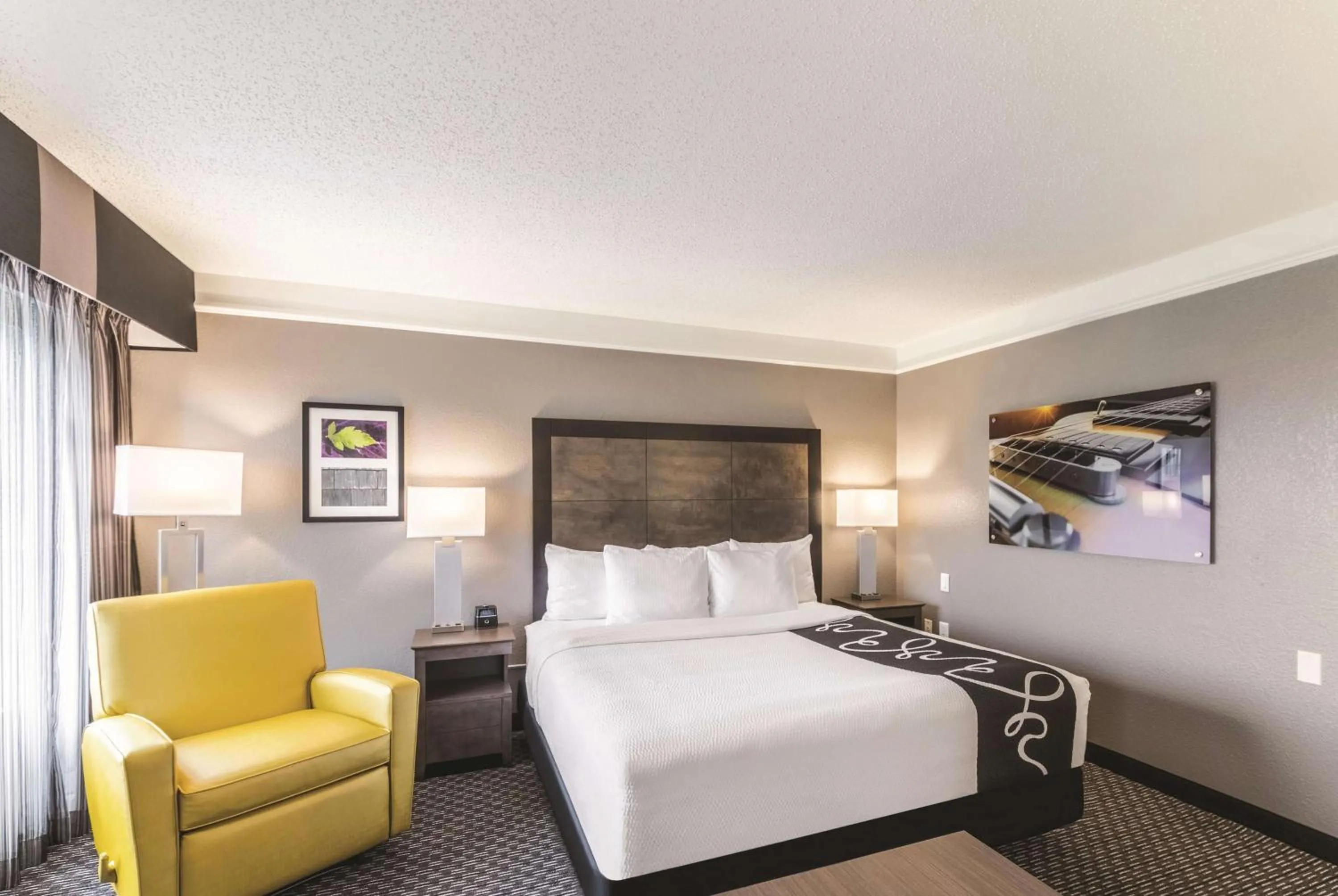 Photo of the whole room, Bed in La Quinta by Wyndham Austin at The Domain