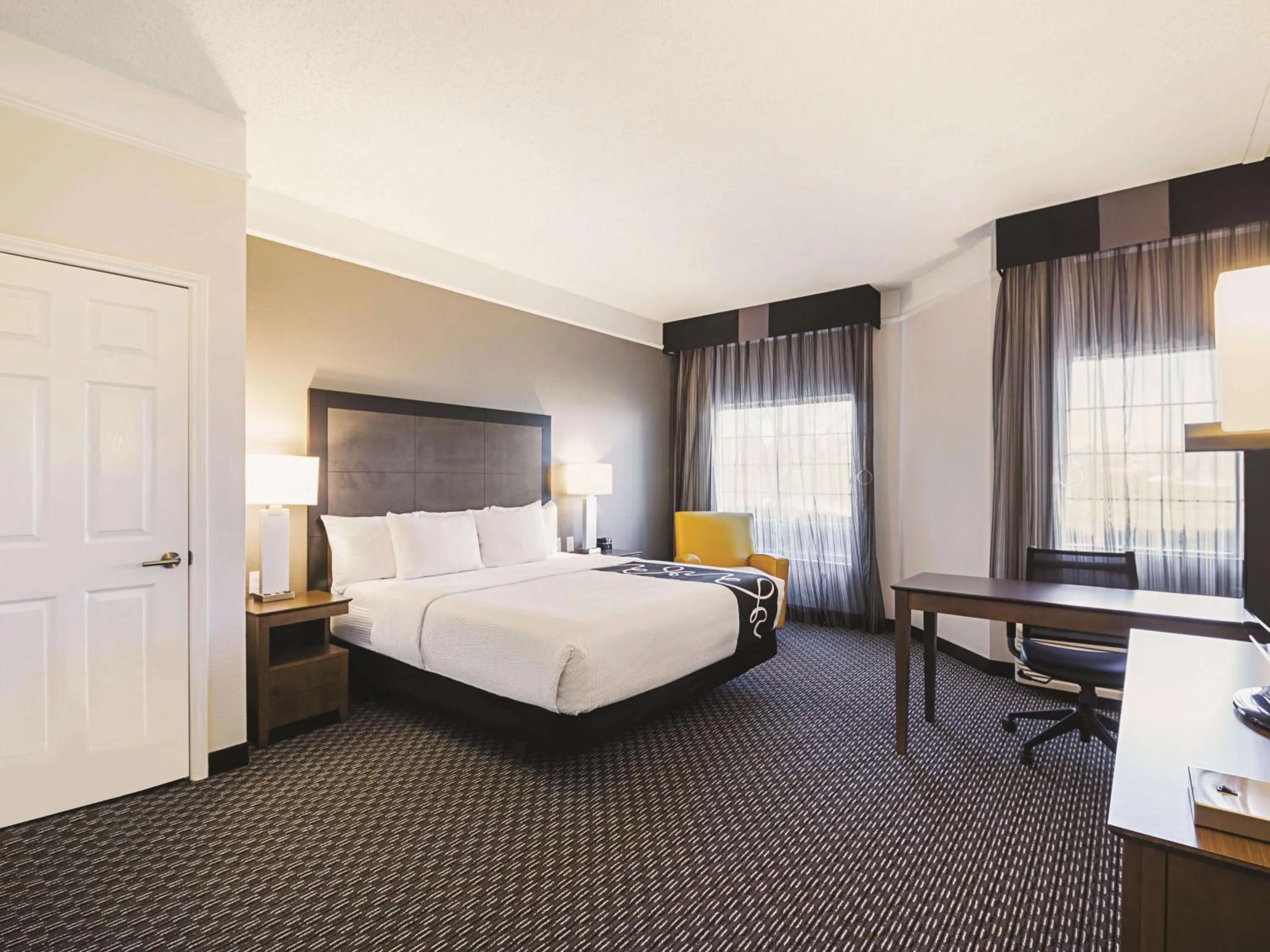 Photo of the whole room, Bed in La Quinta by Wyndham Austin at The Domain