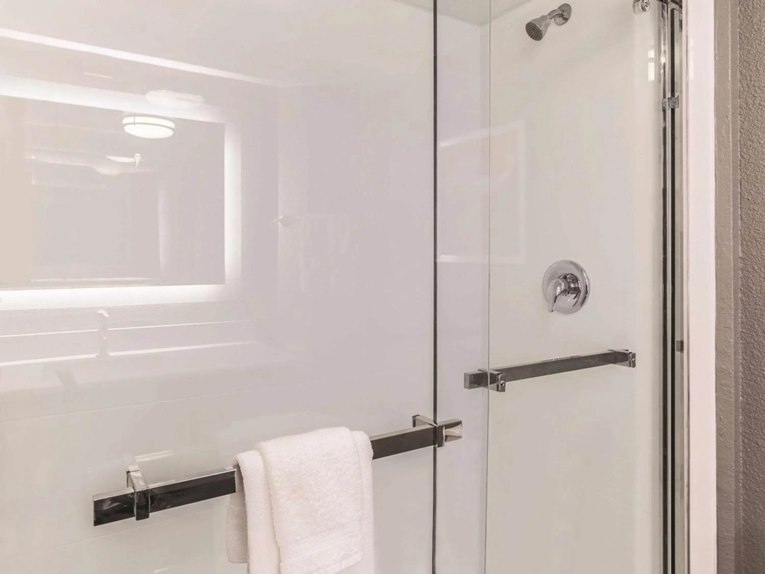 Photo of the whole room in La Quinta by Wyndham Austin at The Domain