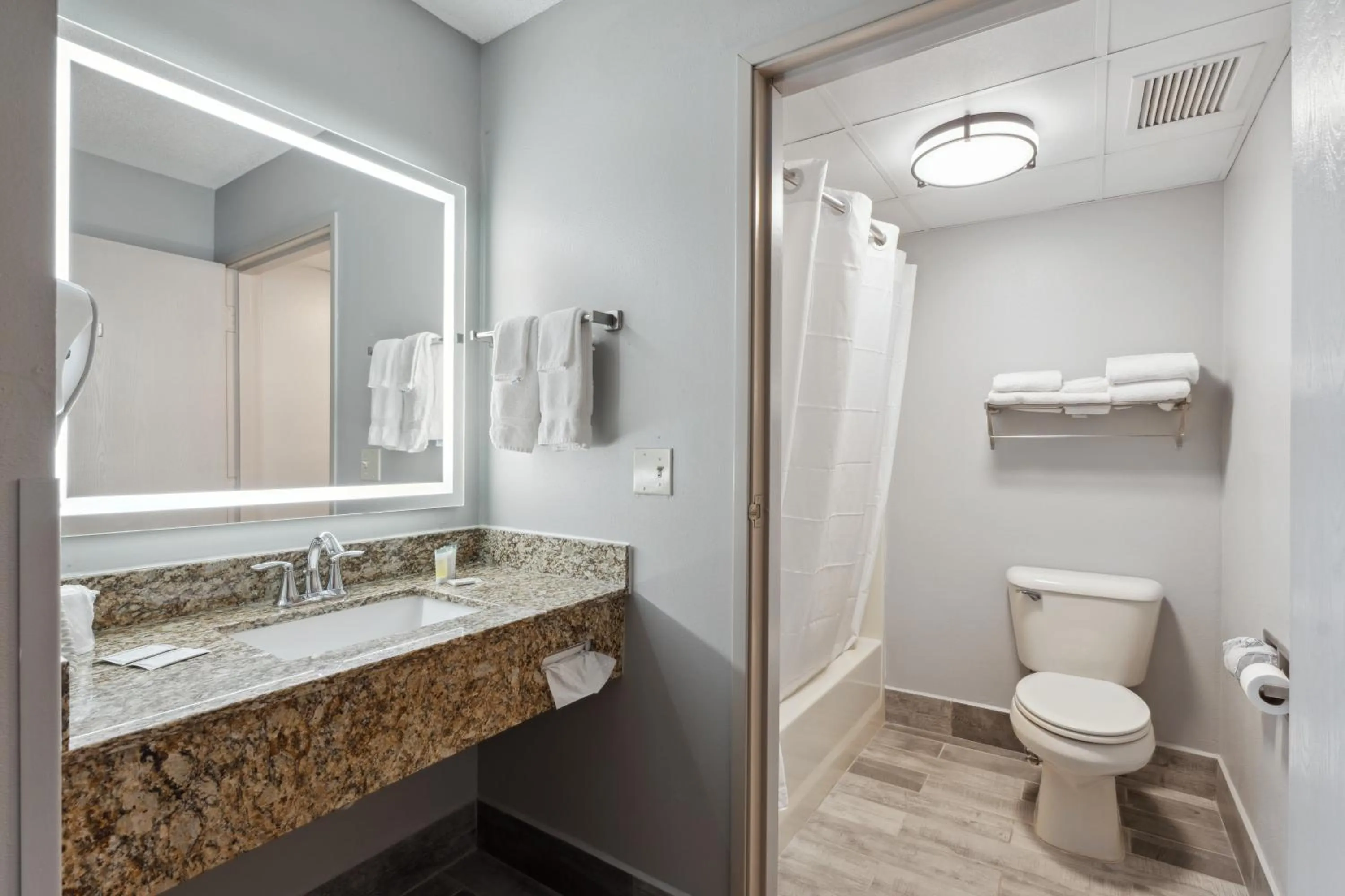 AmericInn by Wyndham Wisconsin Dells