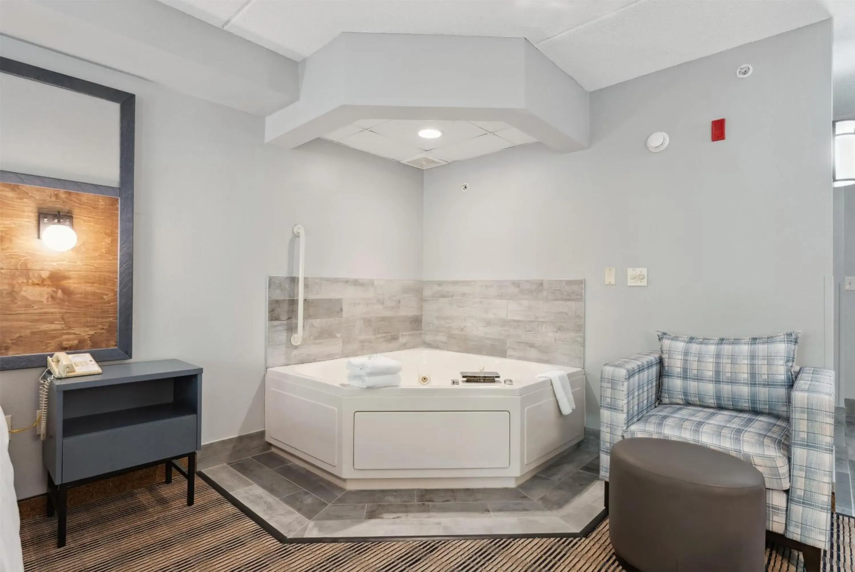 King Room with Jetted Tub and Forest View with Balcony - Non-Smoking in AmericInn by Wyndham Wisconsin Dells King Room with Jetted Tub and Forest View with Balcony - Non-Smoking in AmericInn by Wyndham Wisconsin Dells