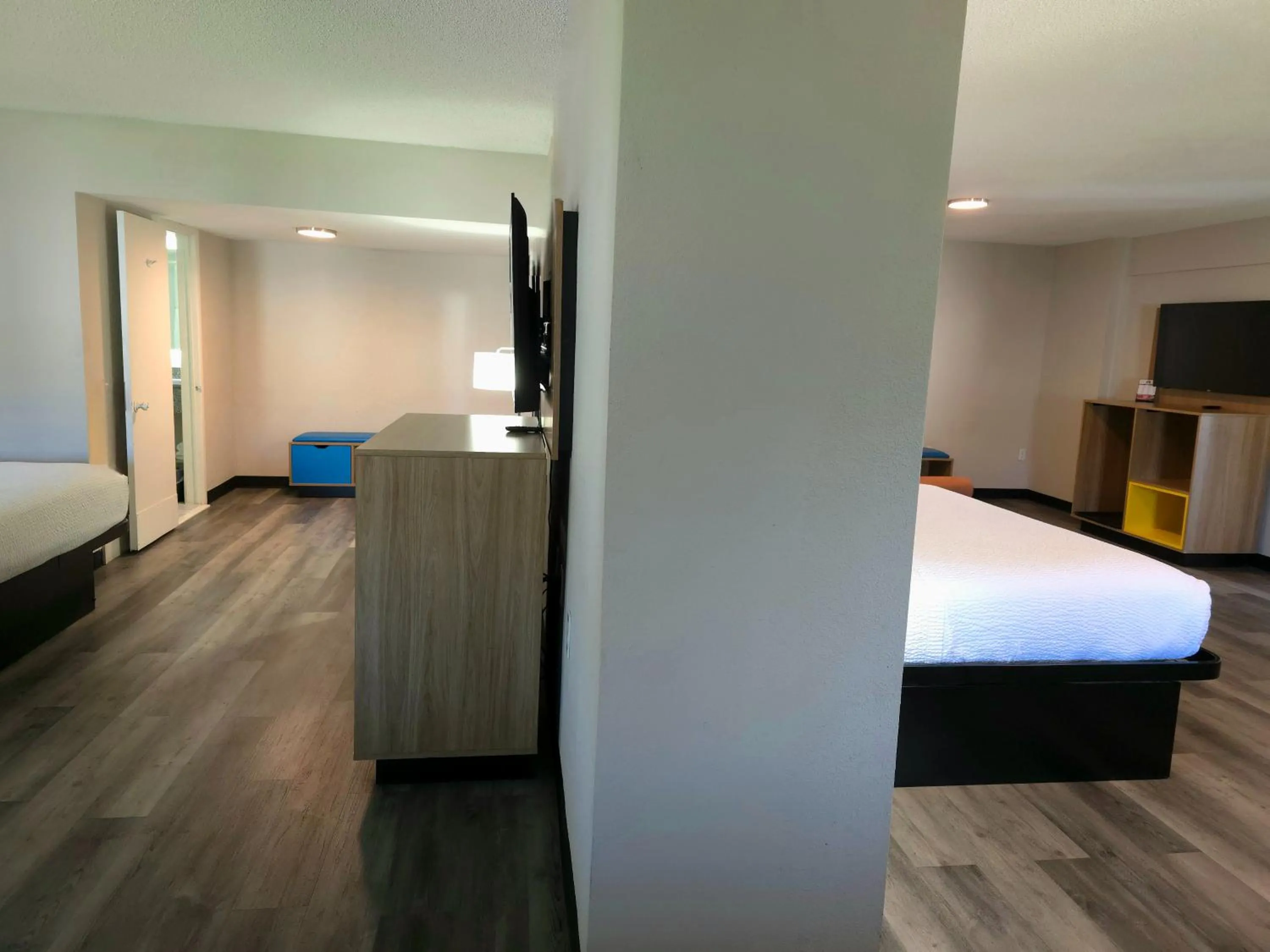 Photo of the whole room, Bed in Days Inn and Suites by Wyndham Port Huron