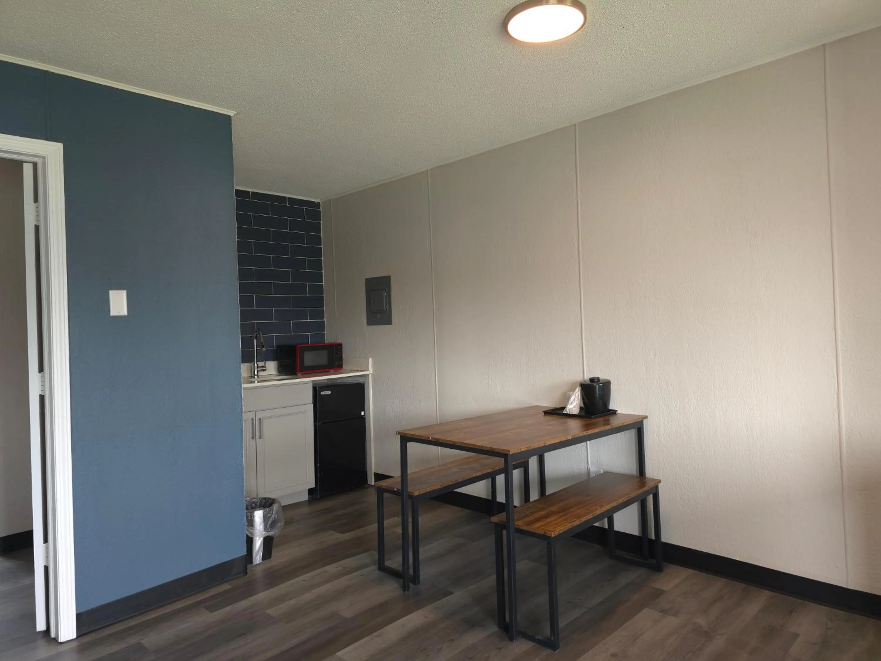 Kitchen or kitchenette in Days Inn and Suites by Wyndham Port Huron