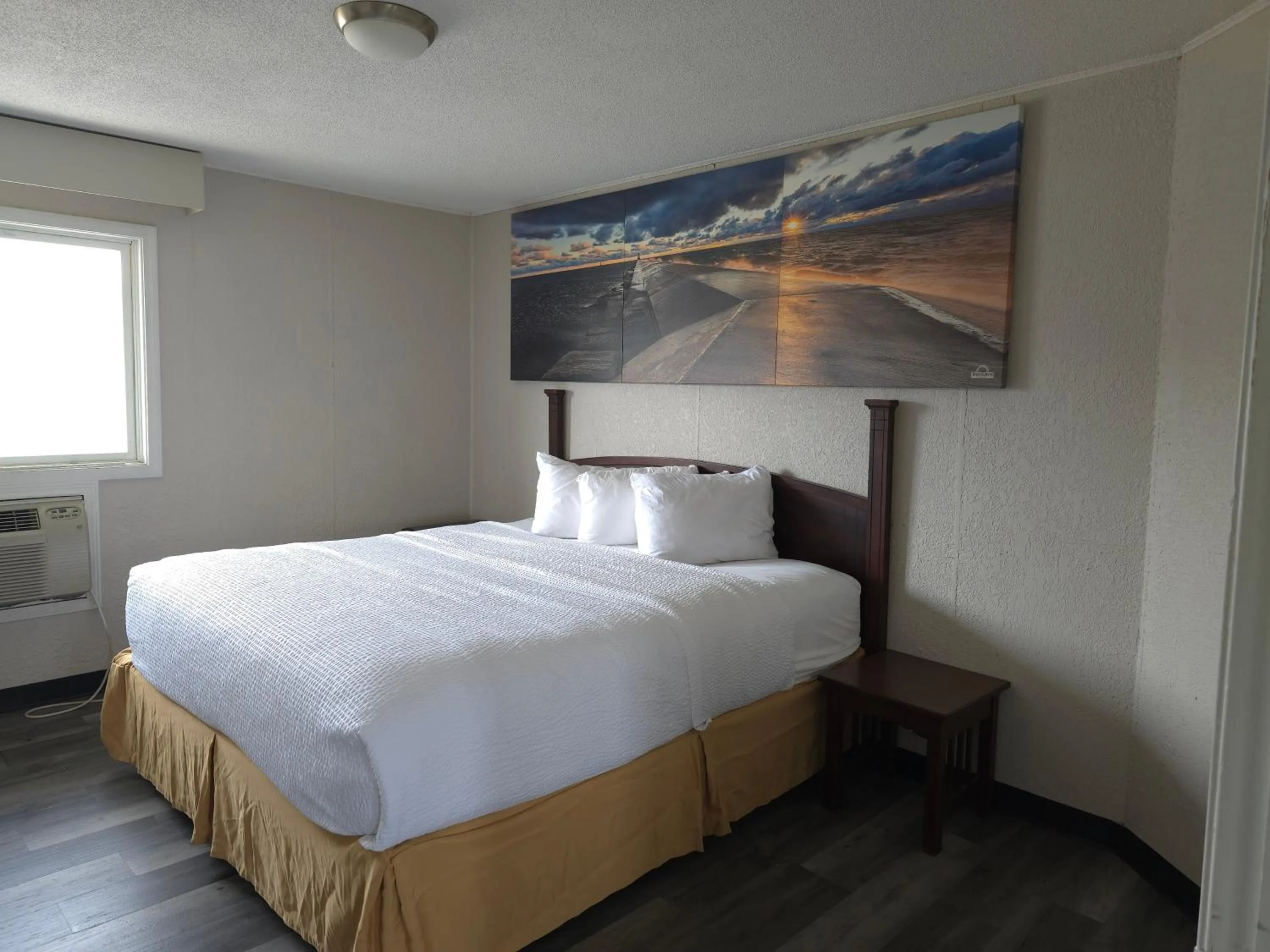 Bed in Days Inn and Suites by Wyndham Port Huron