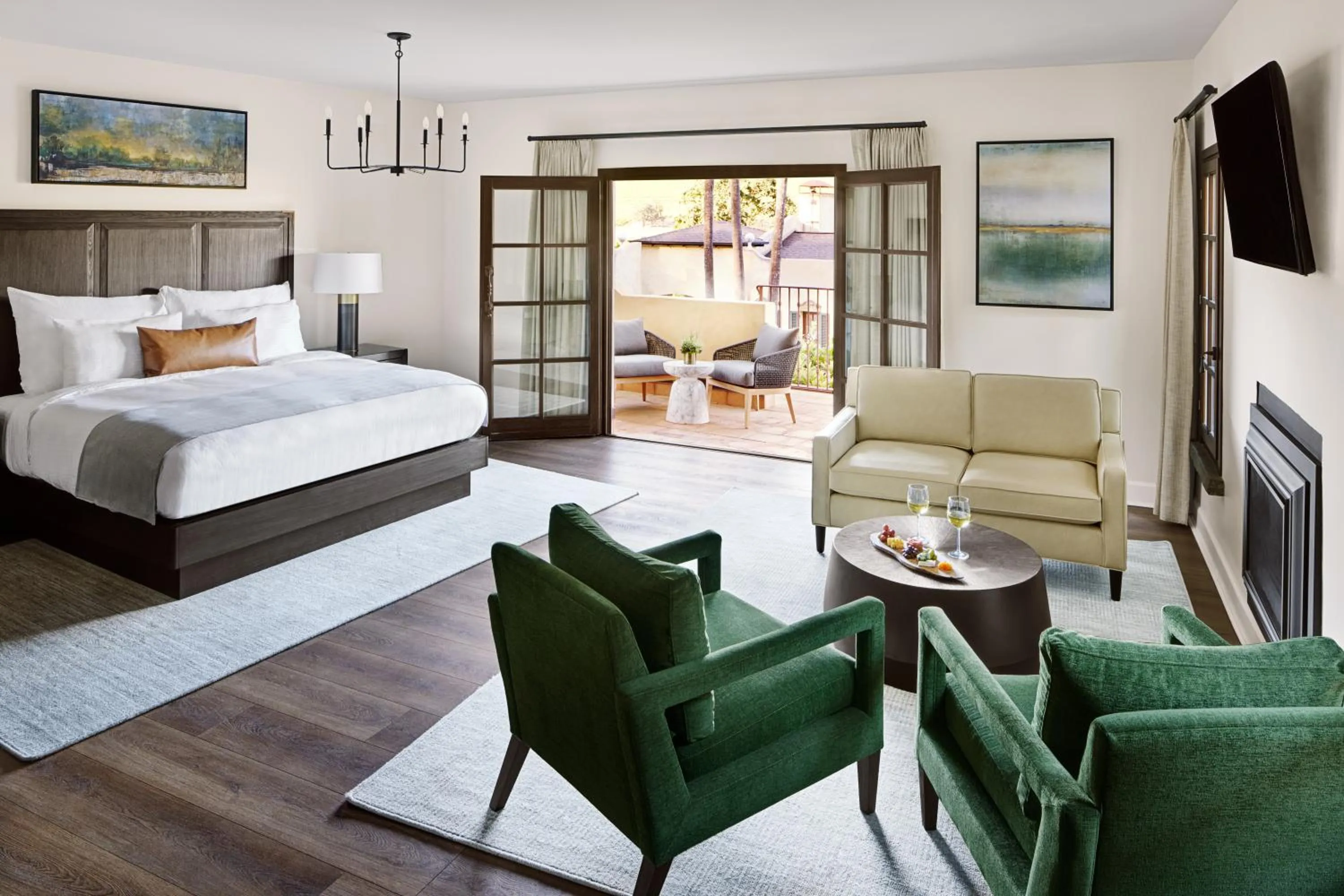 Bedroom, Bed in Kenwood Inn & Spa