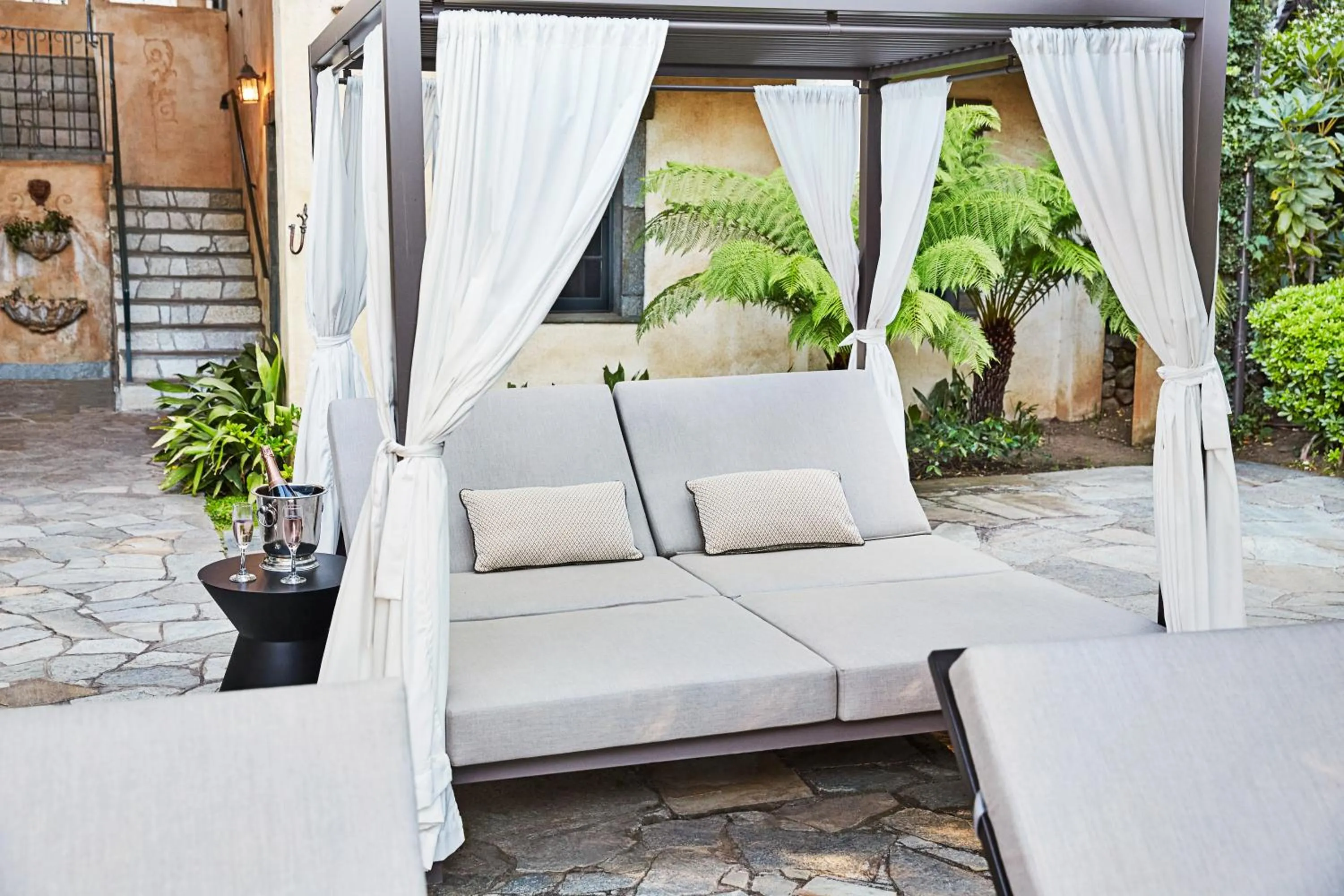 sunbed in Kenwood Inn & Spa