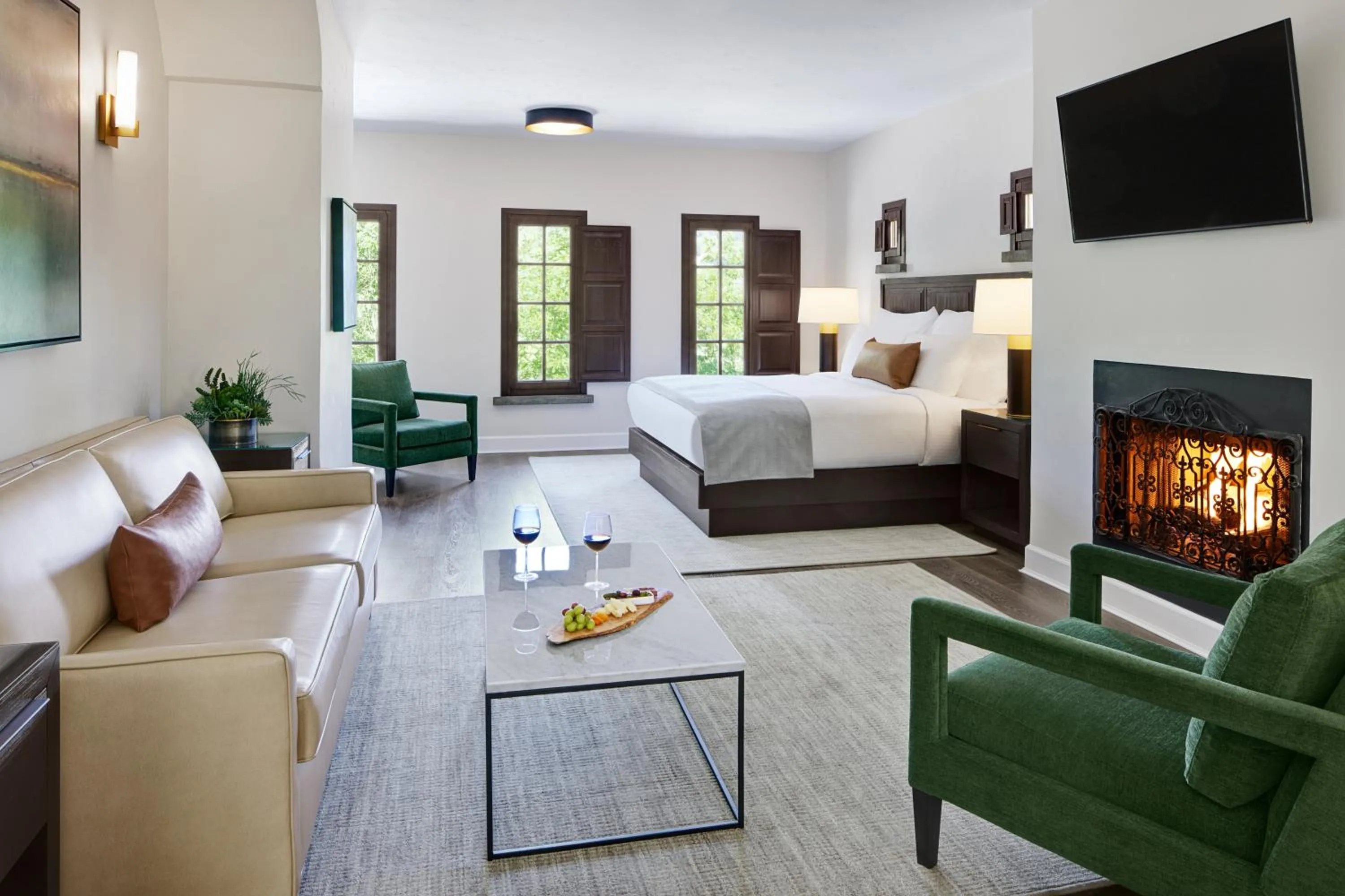 Bedroom, Bed in Kenwood Inn & Spa