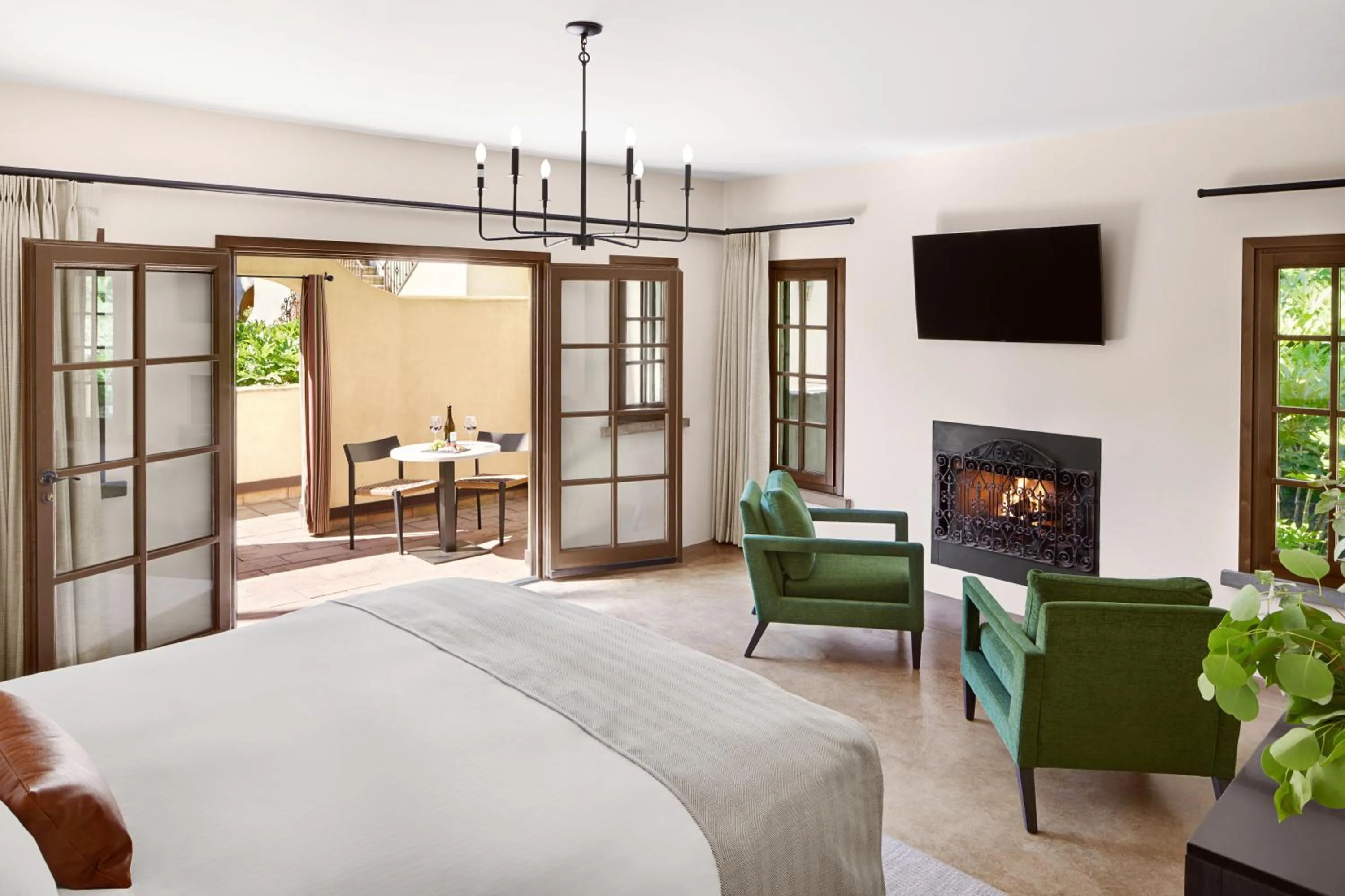 Patio, Bed in Kenwood Inn & Spa