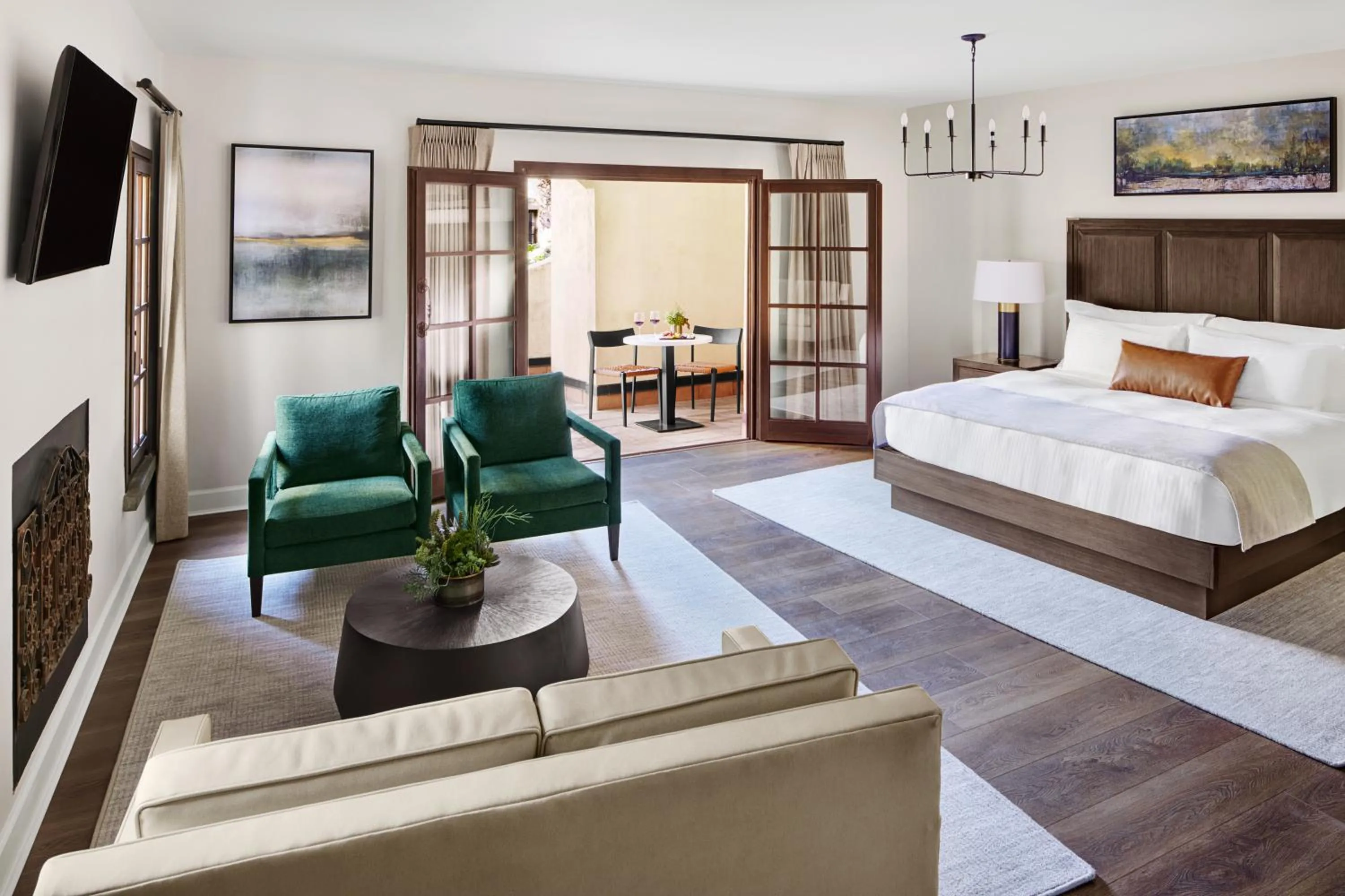 Photo of the whole room, Bed in Kenwood Inn & Spa