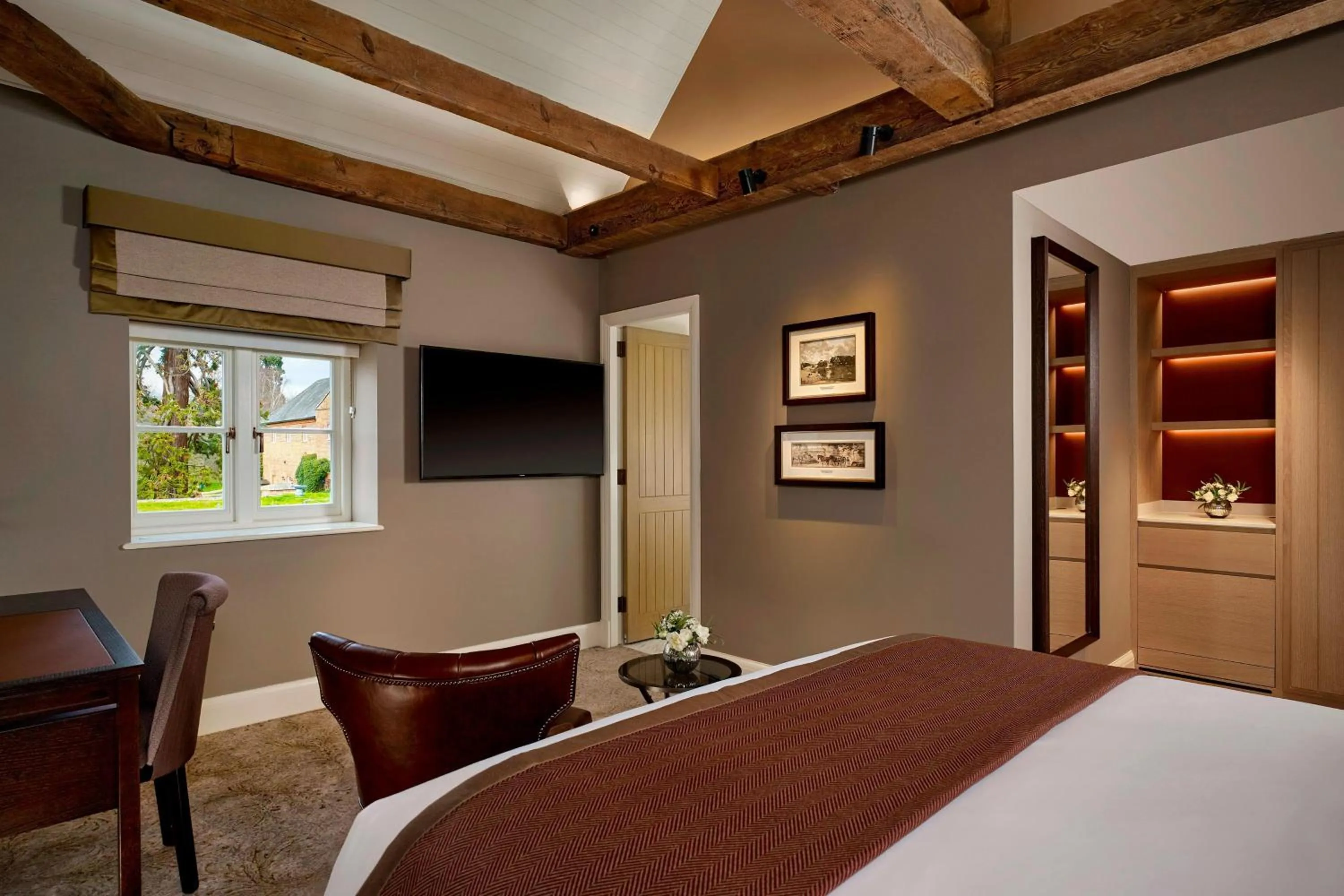 Photo of the whole room, Bed in The Langley, a Luxury Collection Hotel, Buckinghamshire