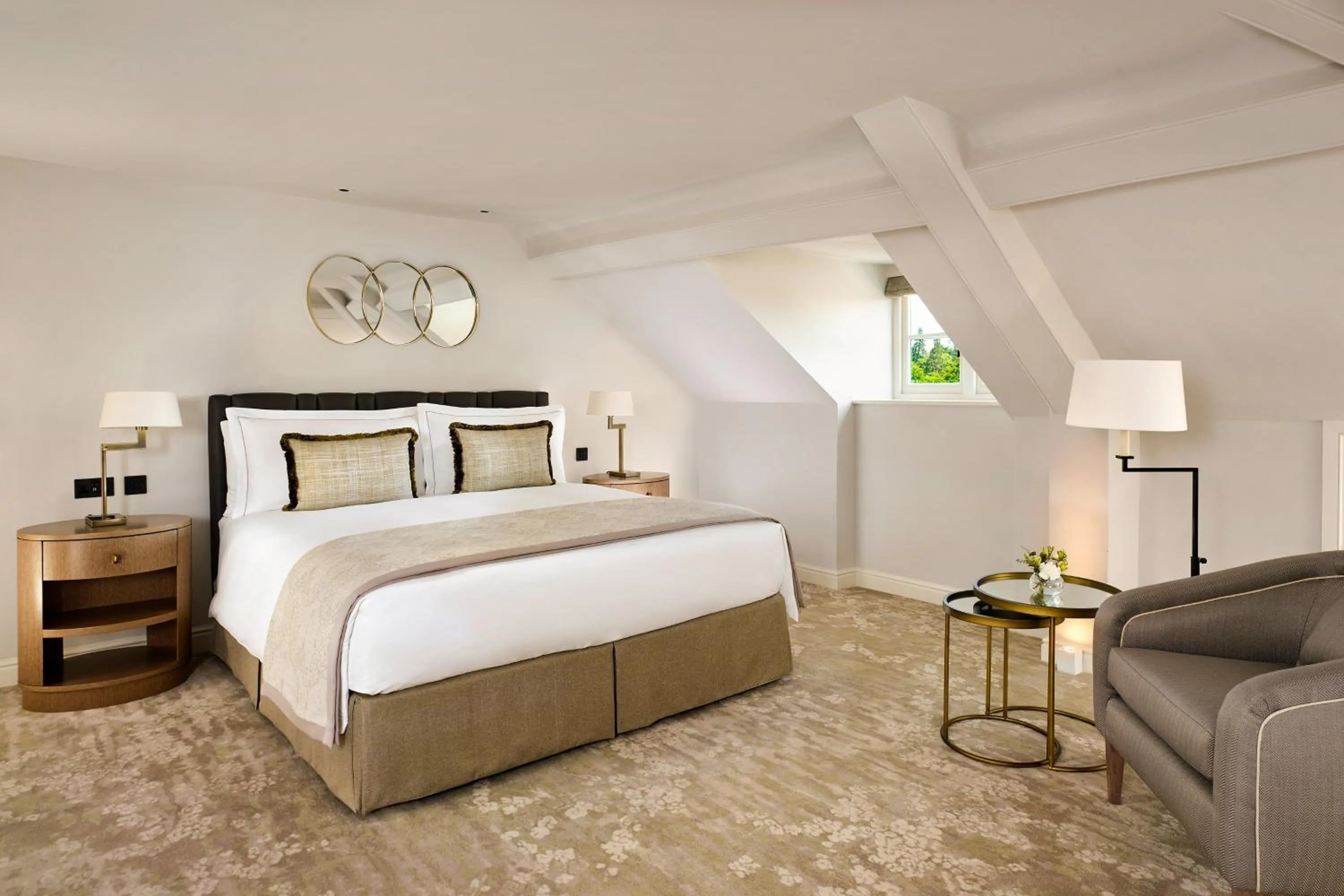 Photo of the whole room, Bed in The Langley, a Luxury Collection Hotel, Buckinghamshire
