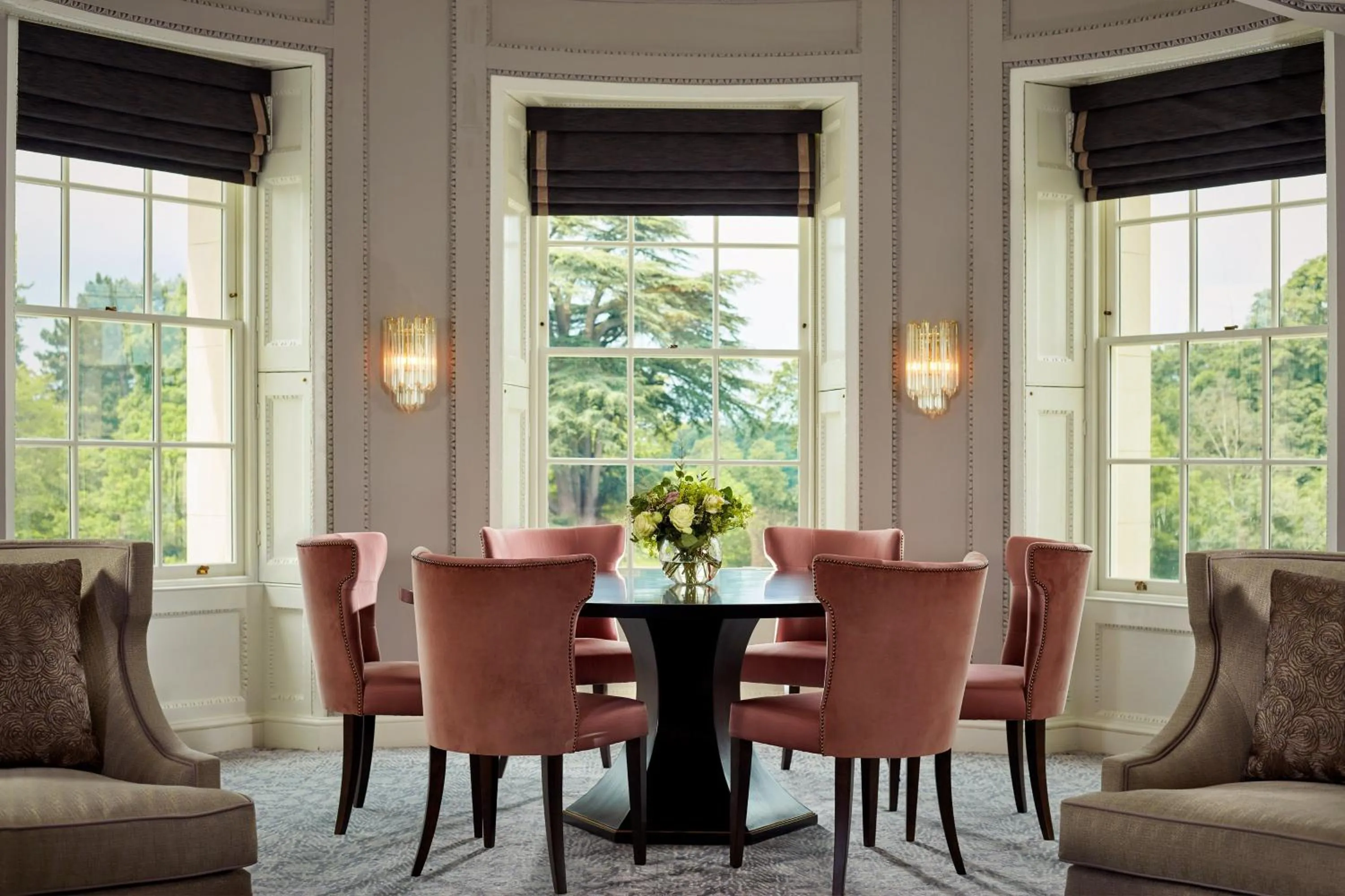 Lounge or bar in The Langley, a Luxury Collection Hotel, Buckinghamshire