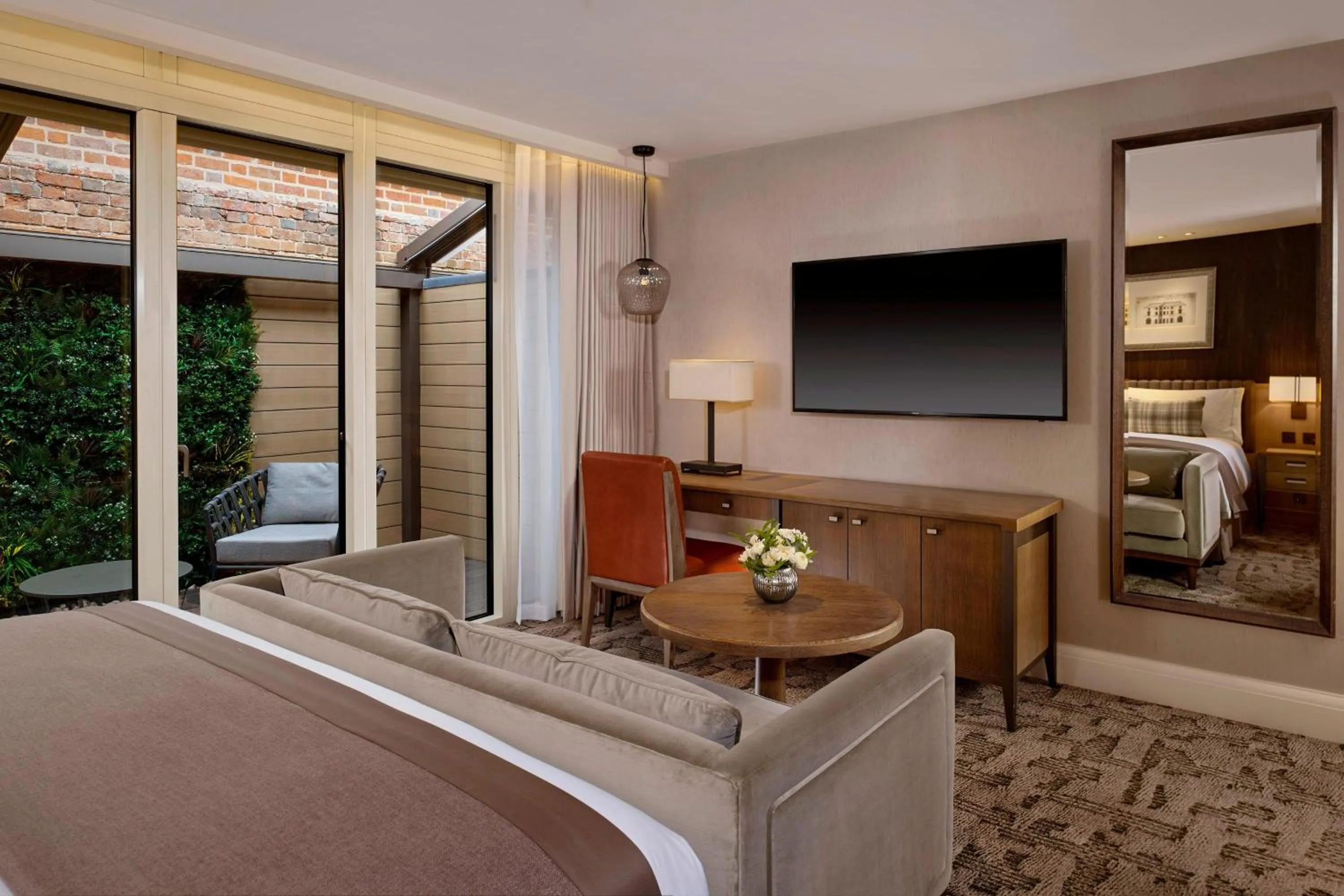 Photo of the whole room, Bed in The Langley, a Luxury Collection Hotel, Buckinghamshire