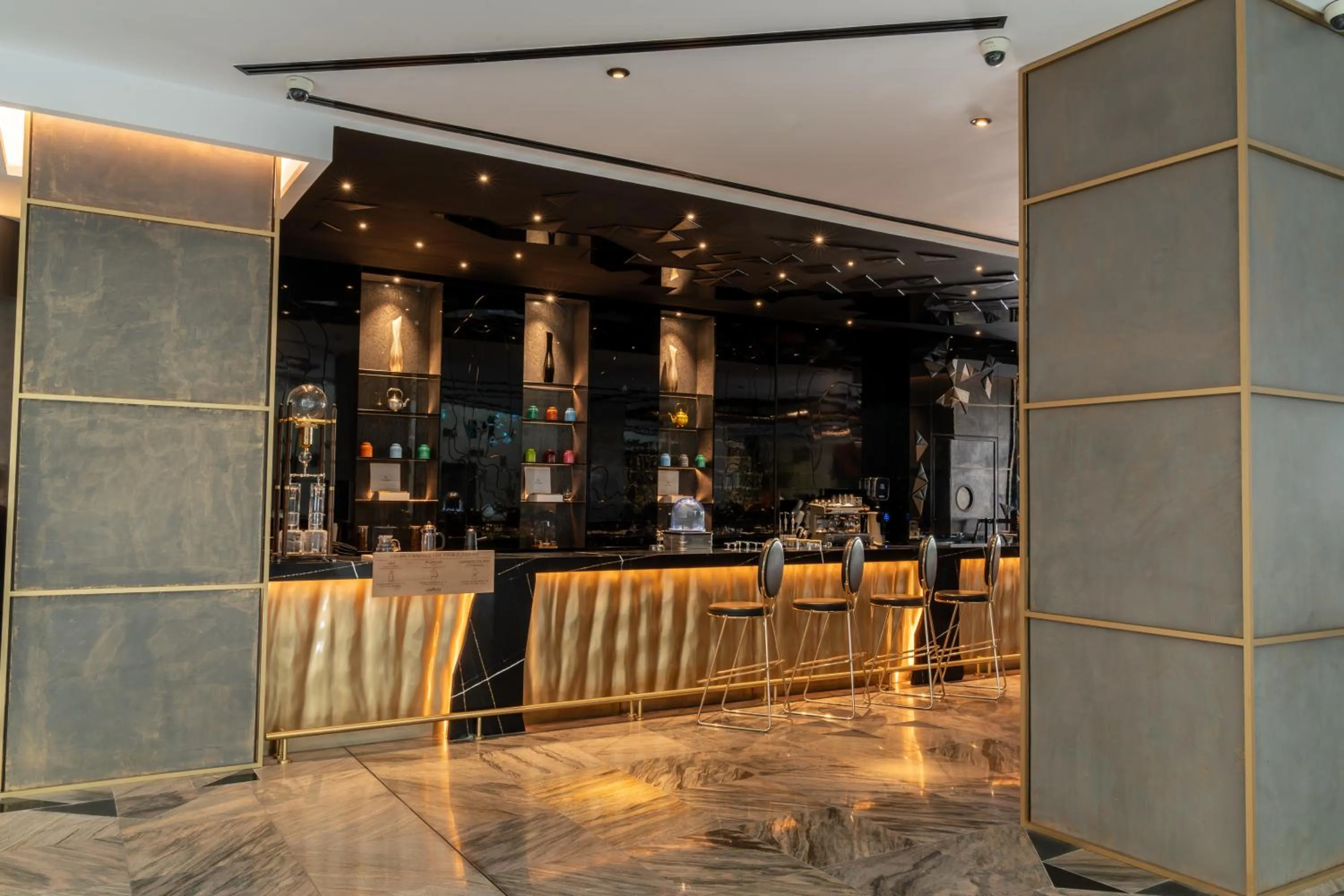 Lounge or bar in W Dubai - The Palm