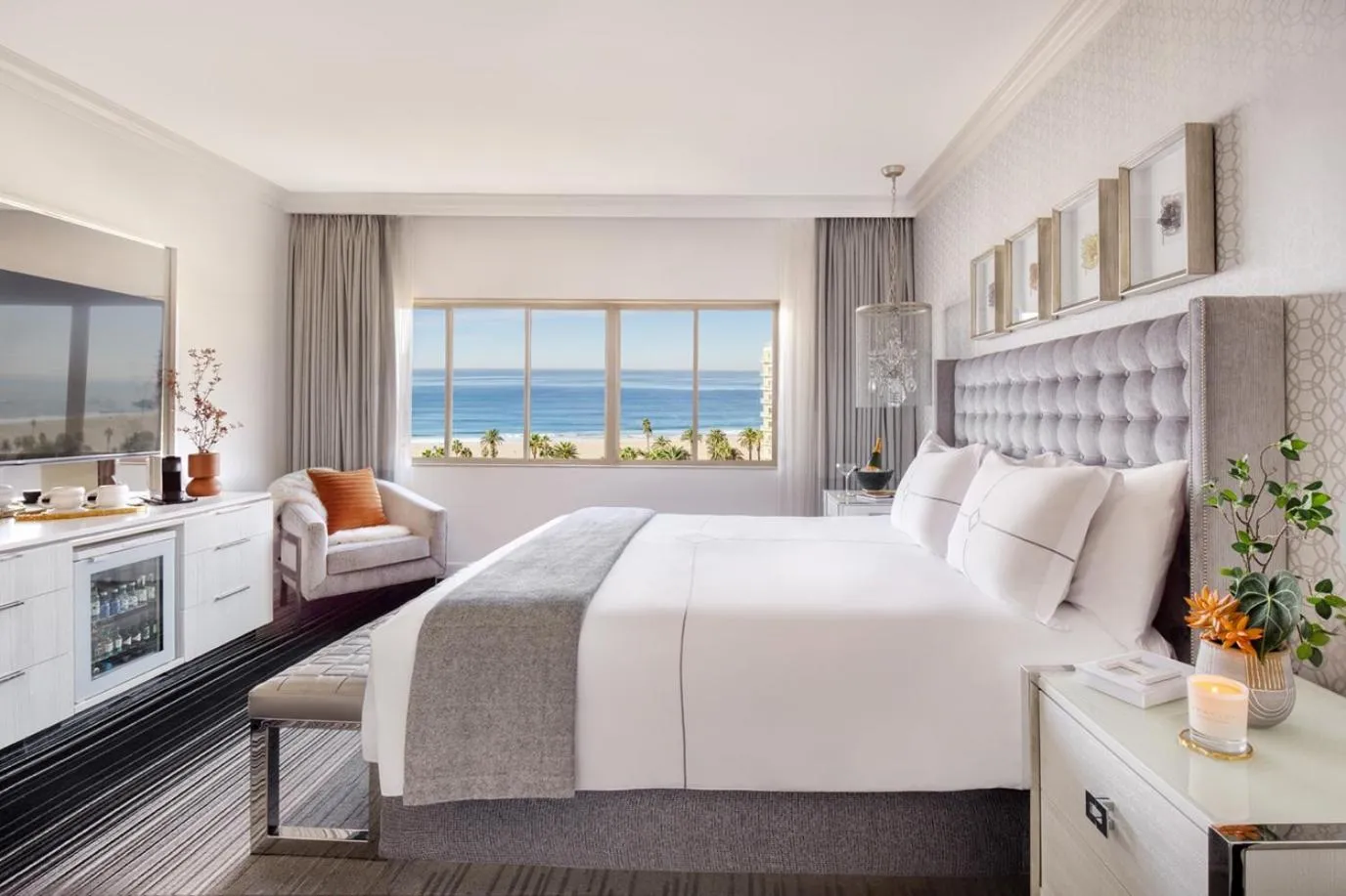 View (from property/room), Bed in Huntley Santa Monica Beach