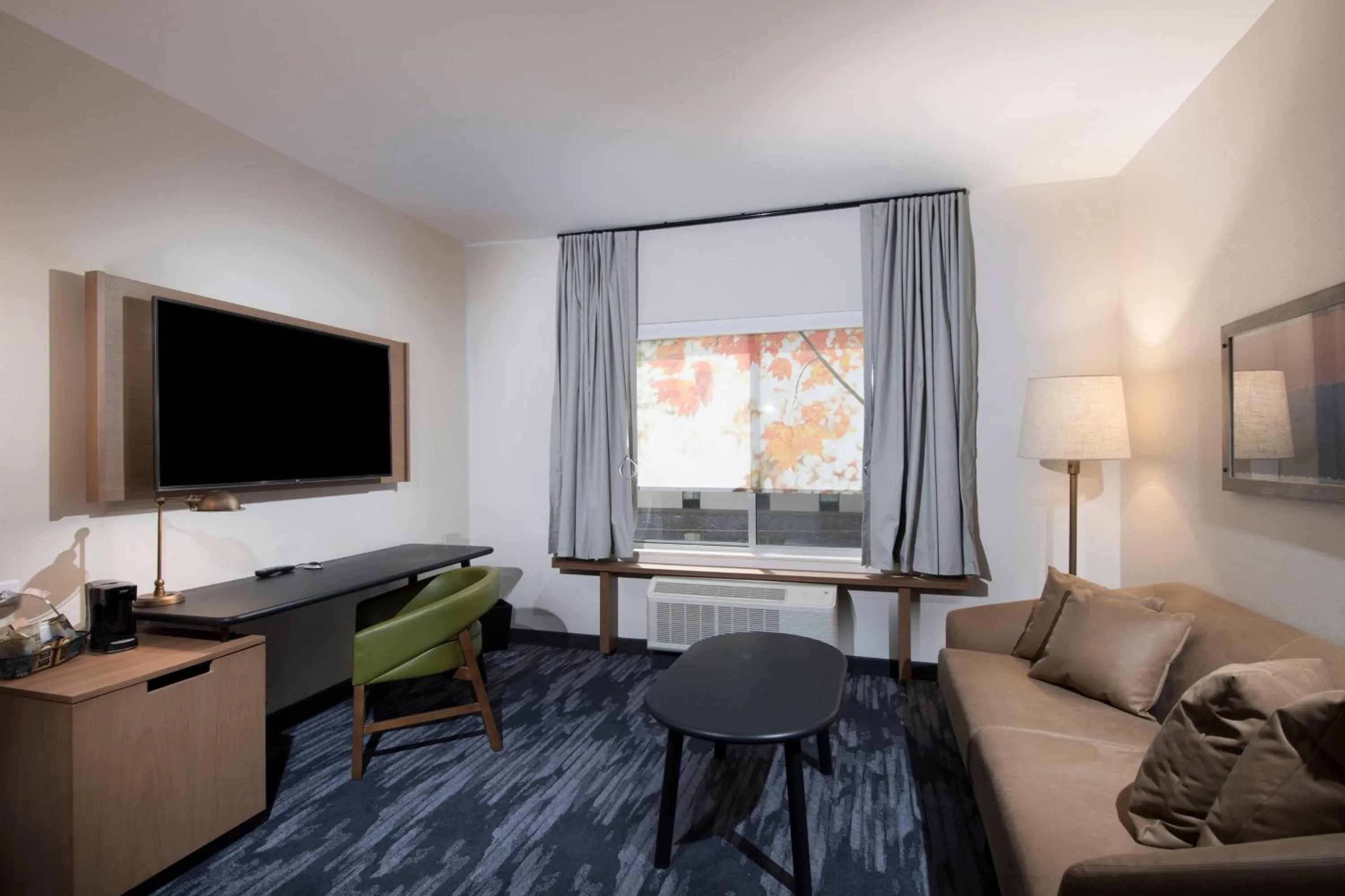 Living room in Fairfield Inn & Suites by Marriott Oklahoma City El Reno