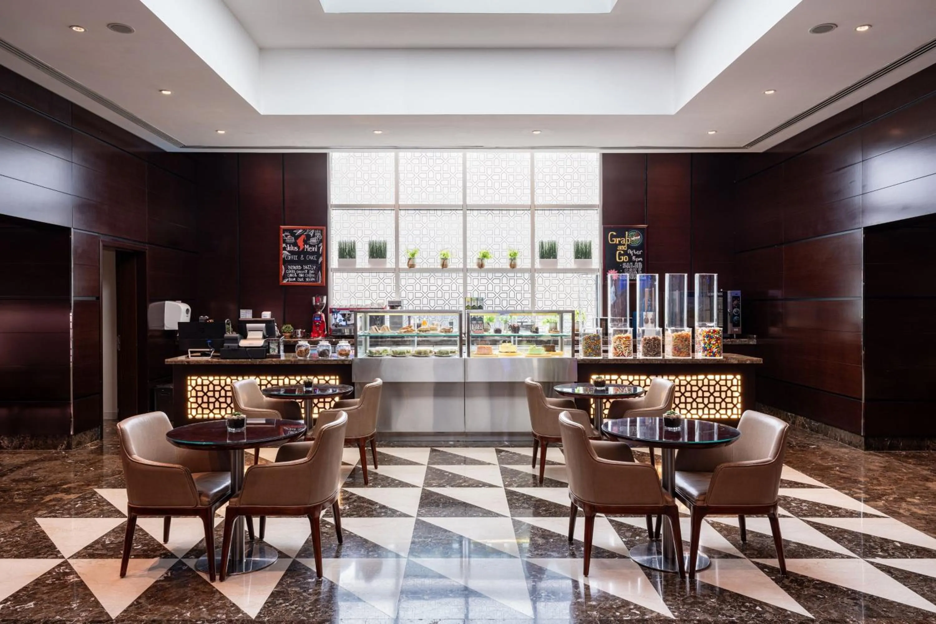 Lobby or reception in Four Points by Sheraton Sharjah