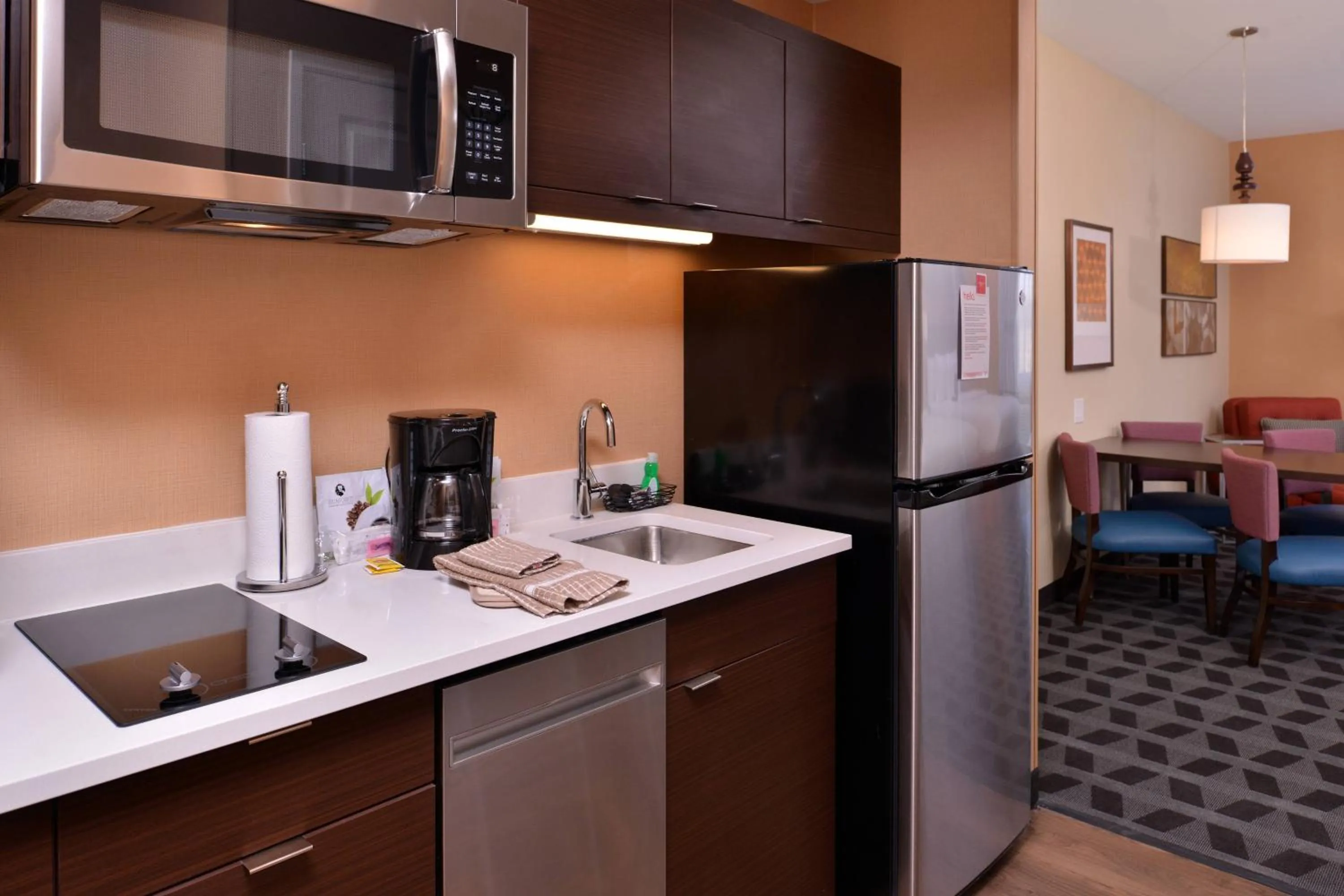Kitchen or kitchenette in TownePlace Suites by Marriott St. Louis Chesterfield