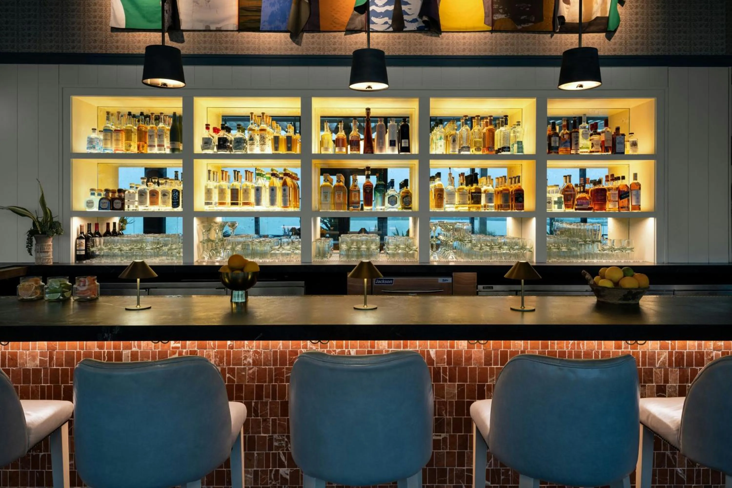 Lounge or bar in The CURRENT Hotel, Autograph Collection