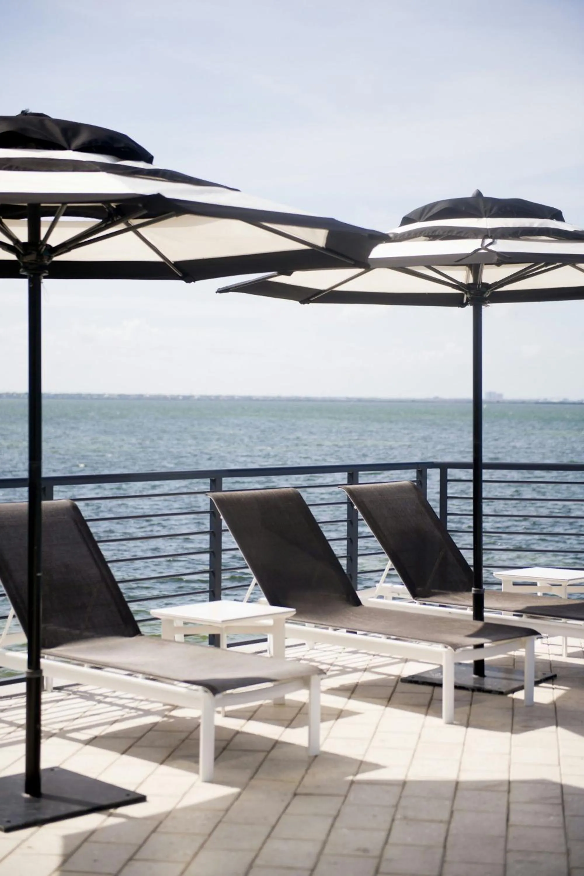 Lounge or bar in The CURRENT Hotel, Autograph Collection