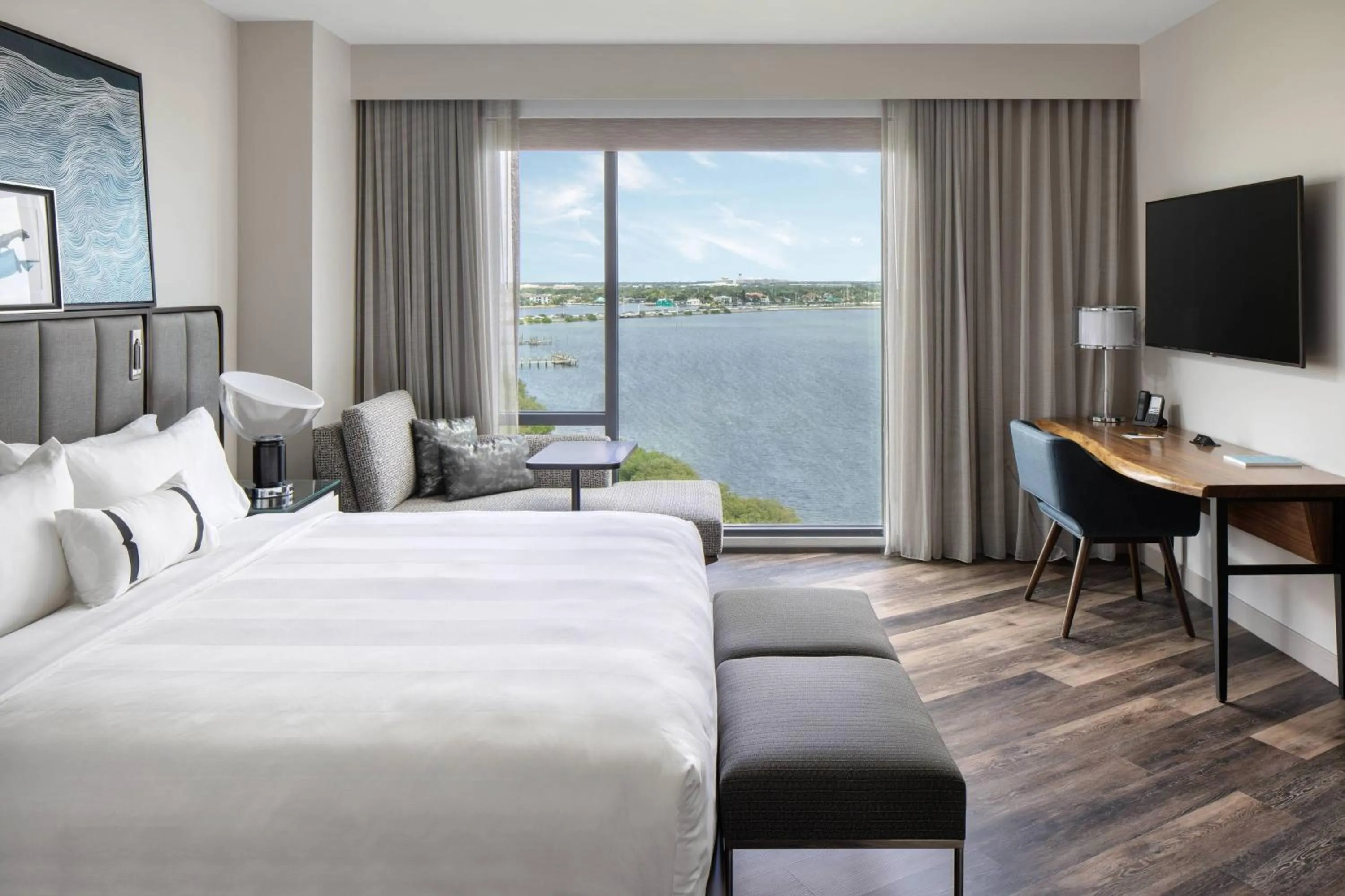 Photo of the whole room, Bed in The CURRENT Hotel, Autograph Collection