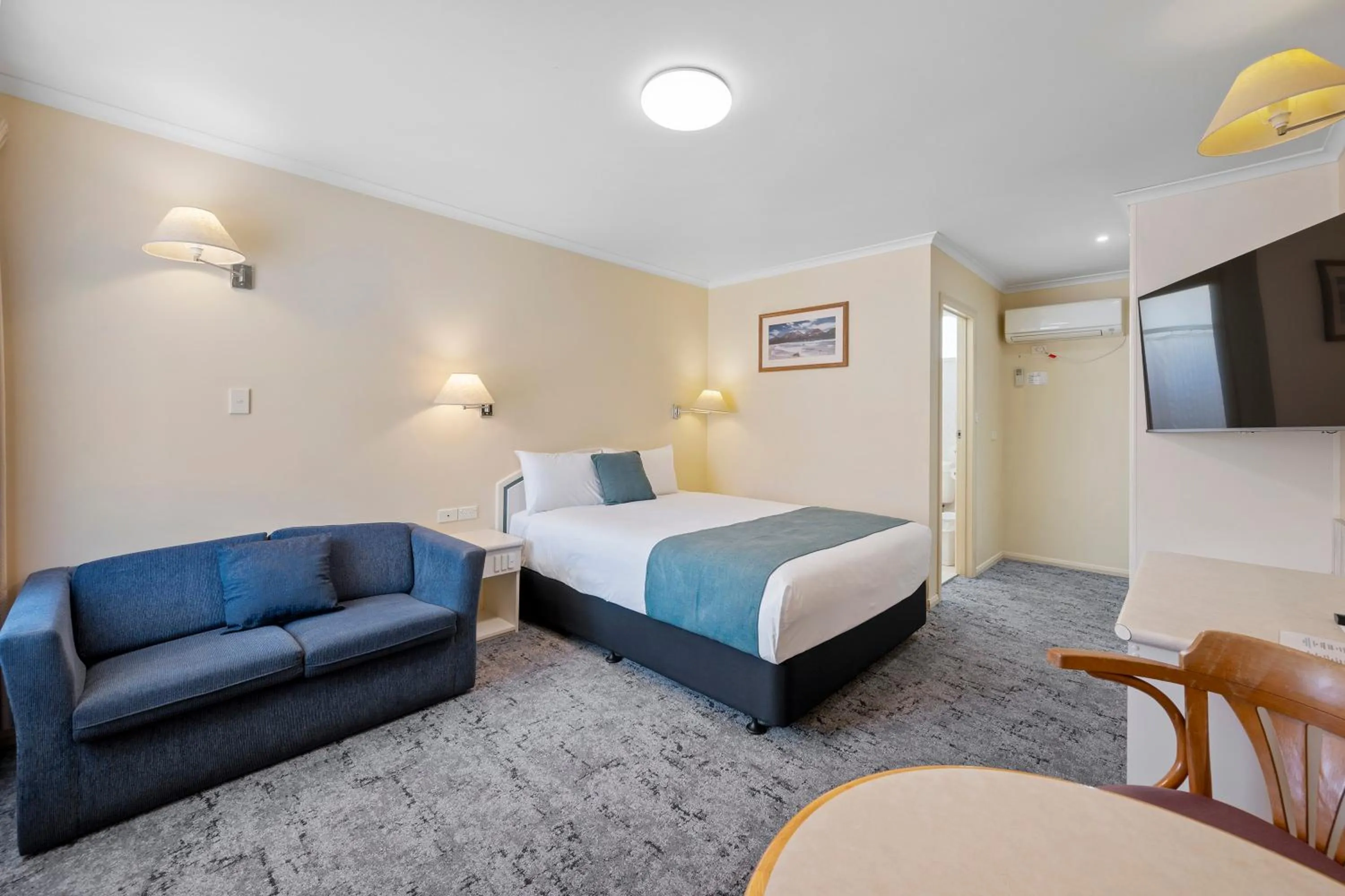 Bed in Comfort Inn Devonport