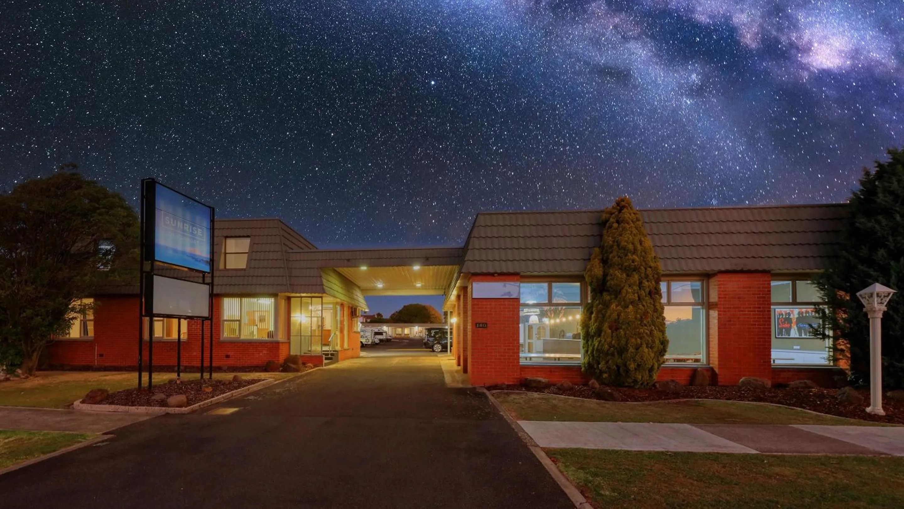 Facade/entrance in Sunrise Devonport