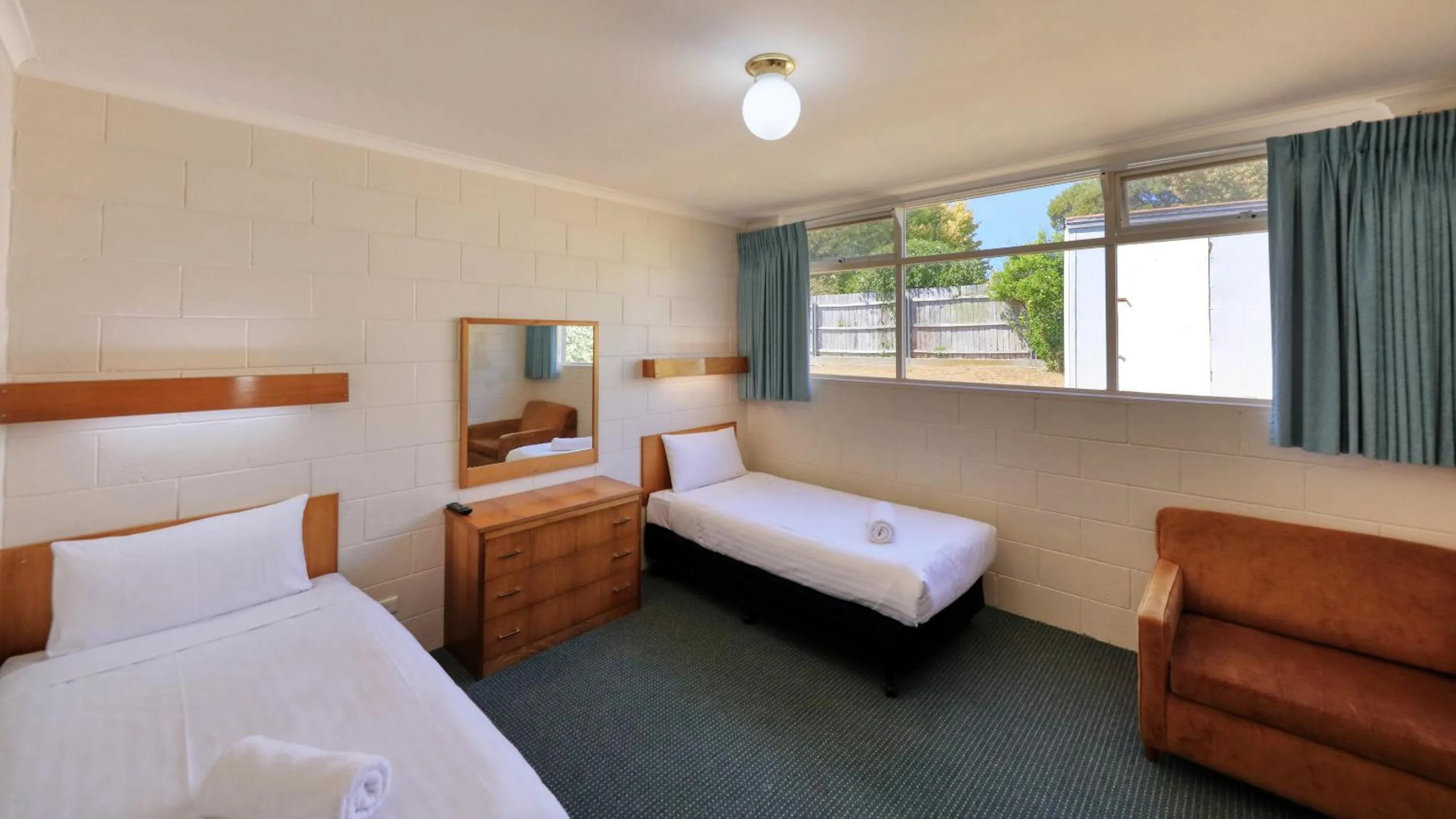 Bed in Sunrise Devonport