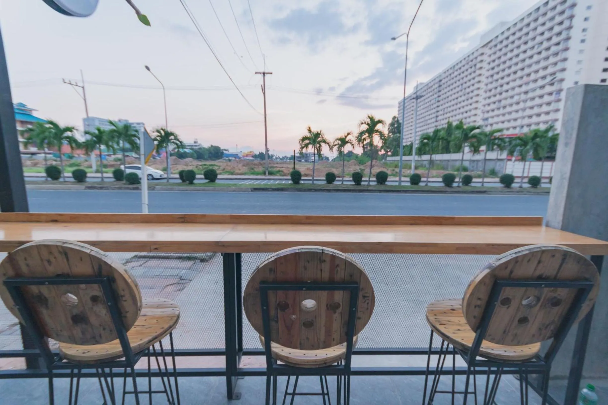 Restaurant/places to eat in Life is Goood